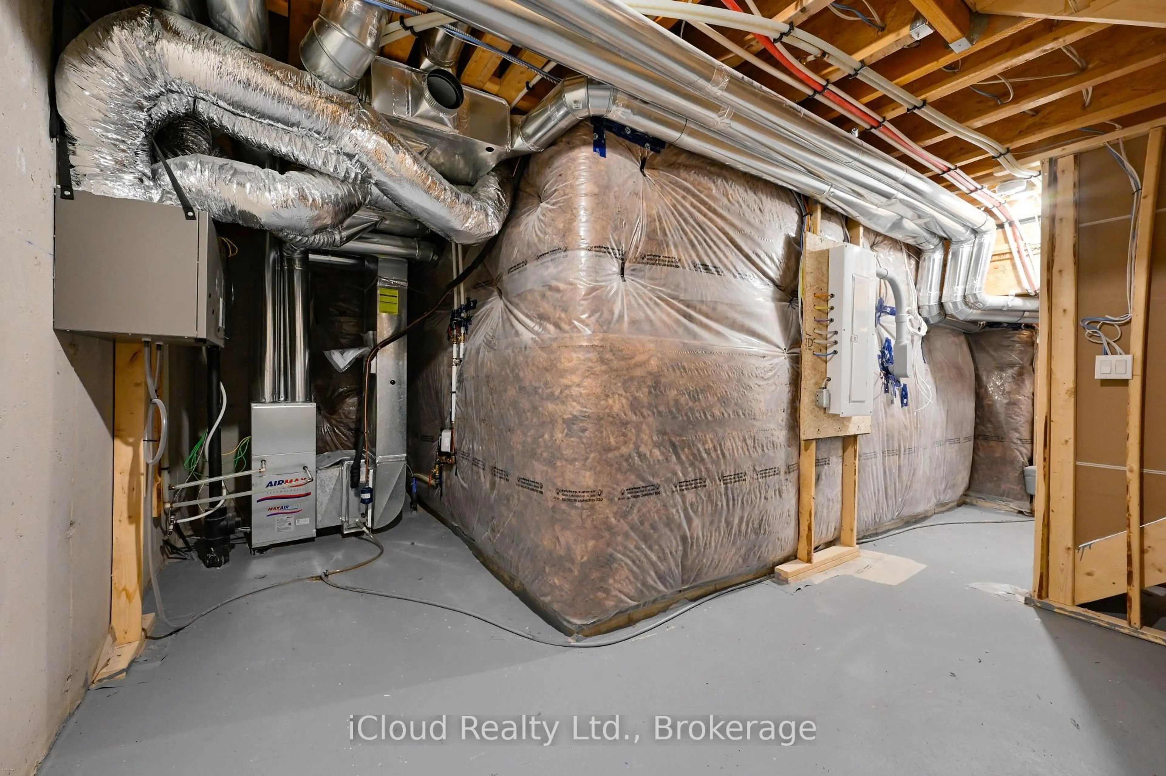 A pic of a room for 1117 Lockie Dr, Oshawa Ontario L1L 0R9