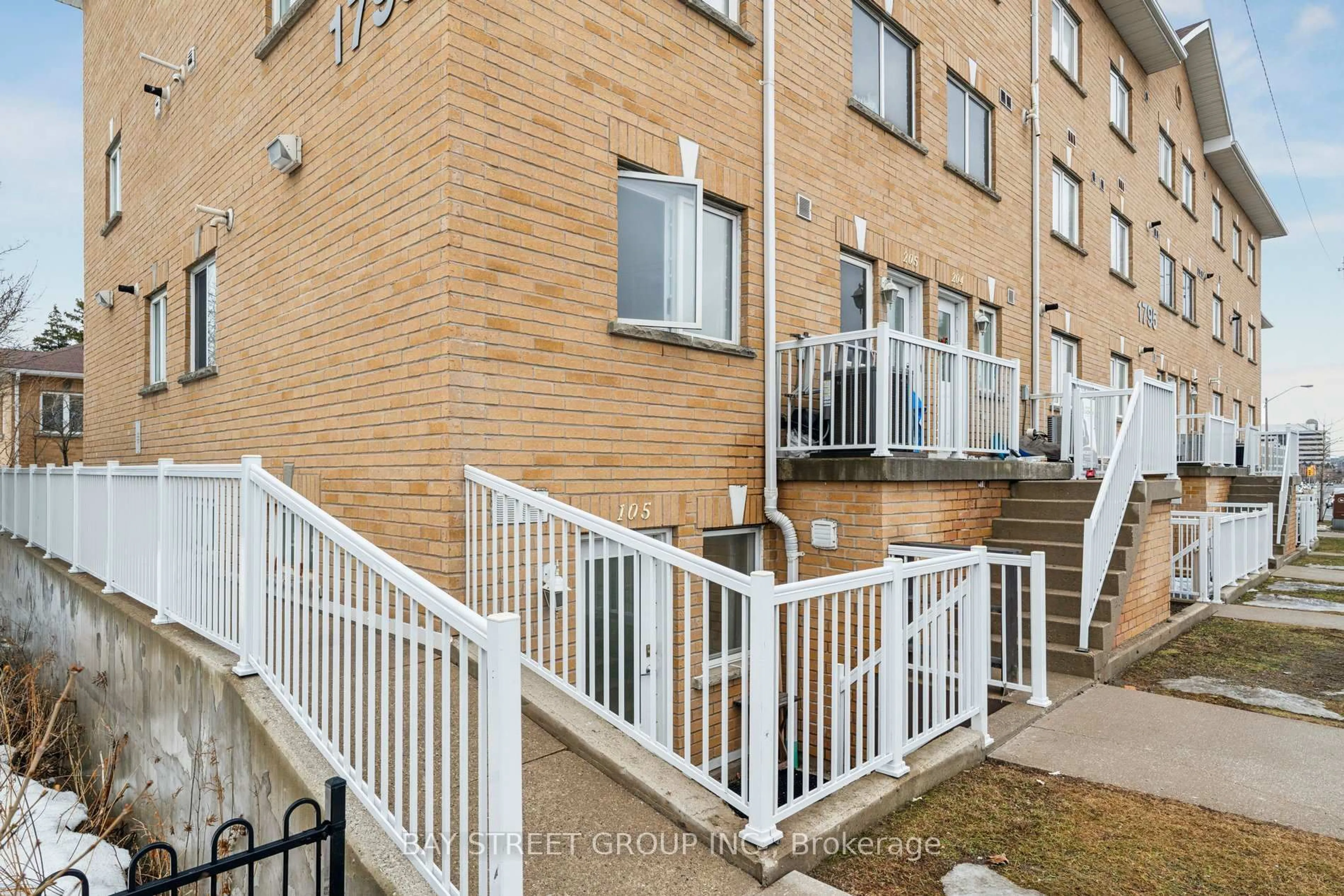 Patio, street for 1795 Markham Rd #105, Toronto Ontario M1B 2Z7