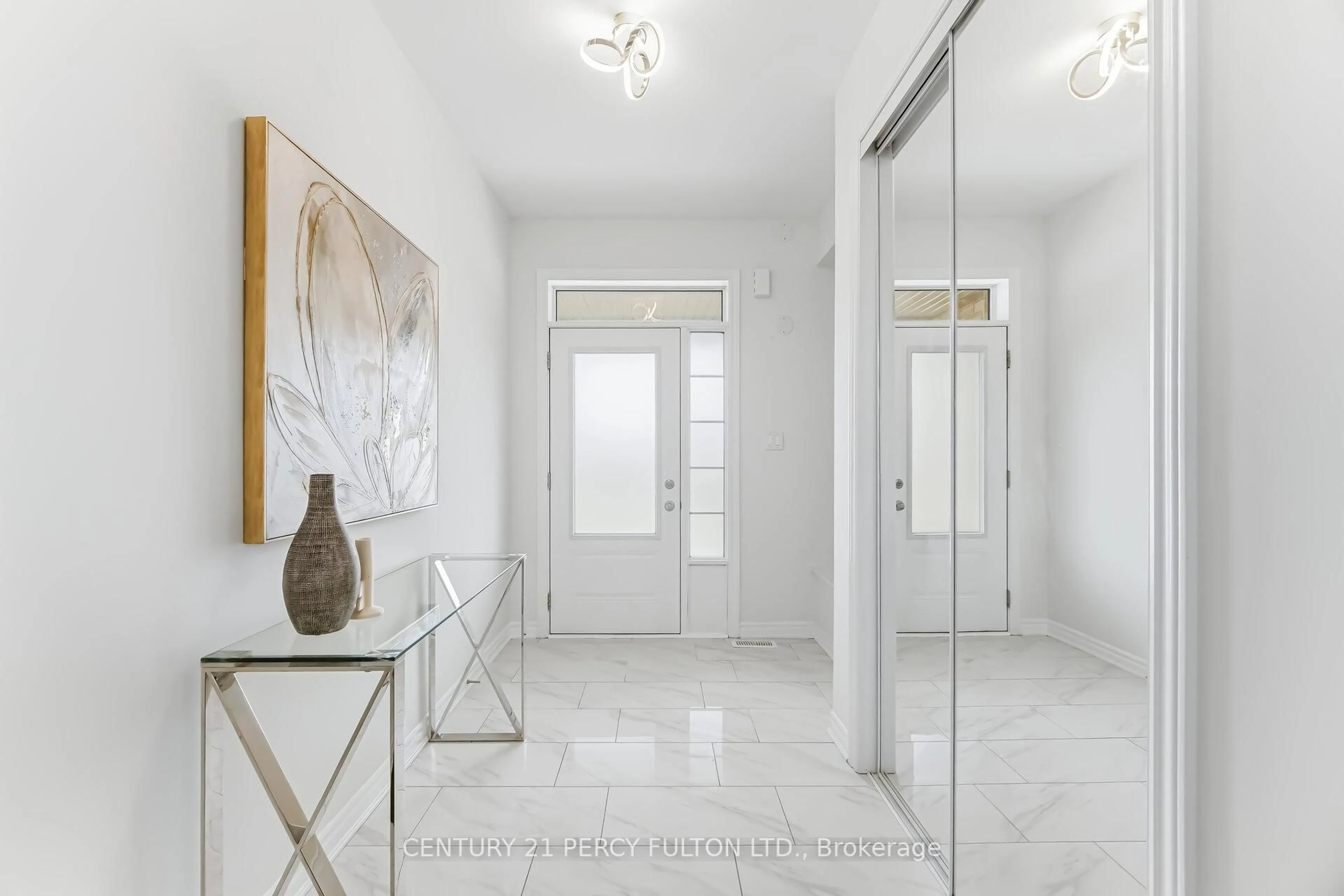 Indoor entryway for 11 Cisco Dr, Whitby Ontario L1P 0M2