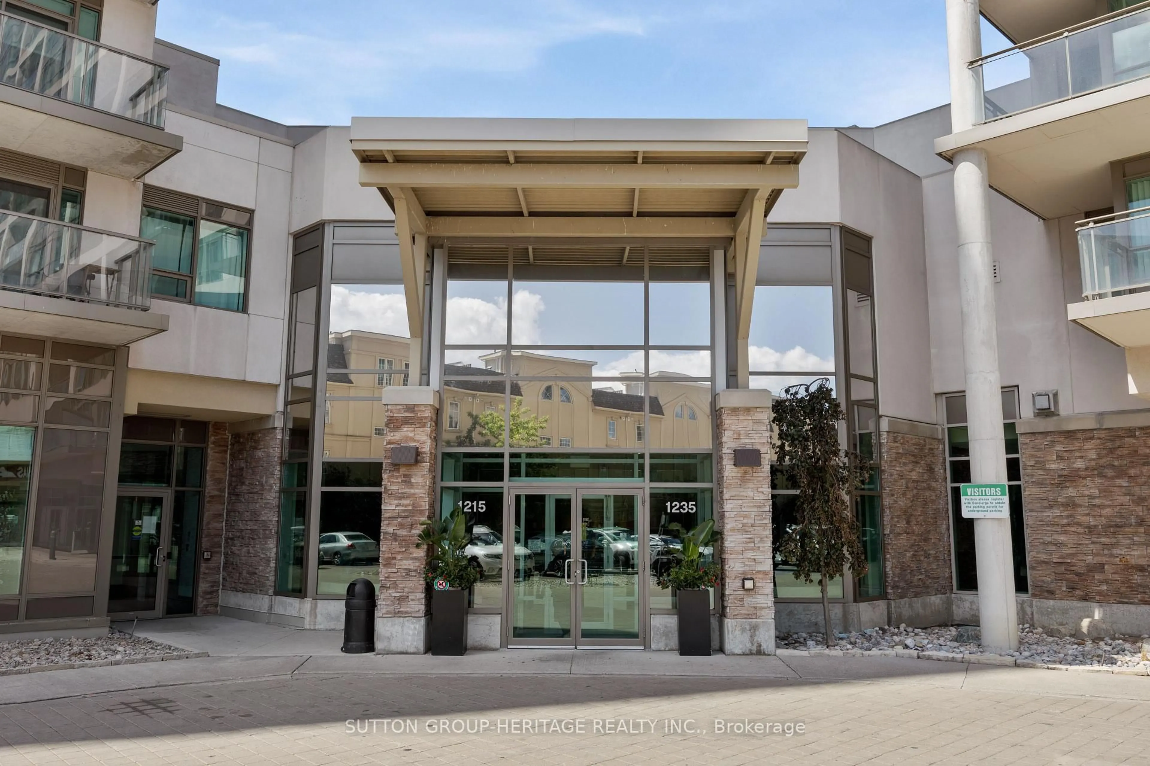 Indoor foyer for 1235 Bayly St #1415, Pickering Ontario L1W 1L7