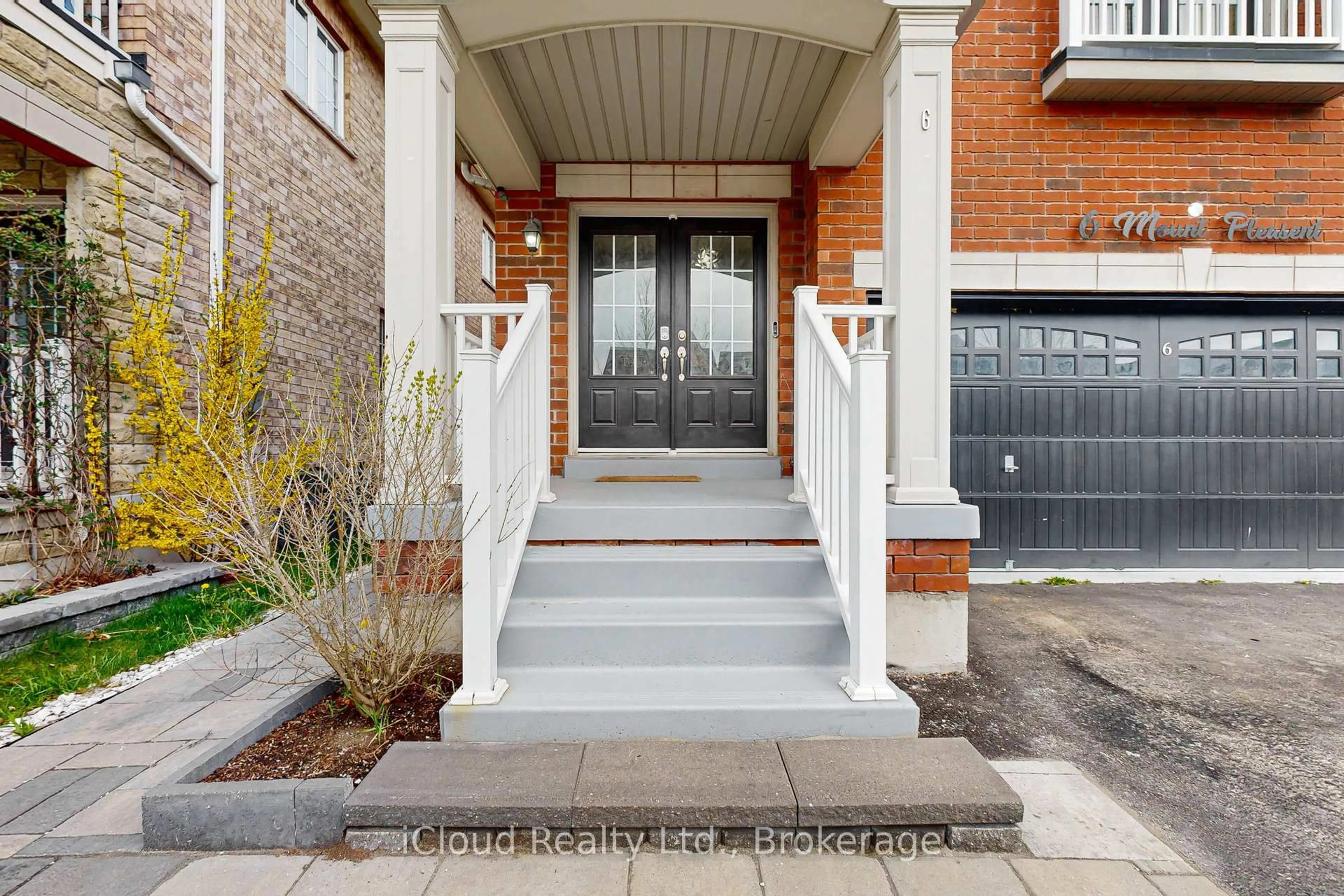 Indoor entryway for 6 Mt Pleasant Ave, Whitby Ontario L1N 0C8
