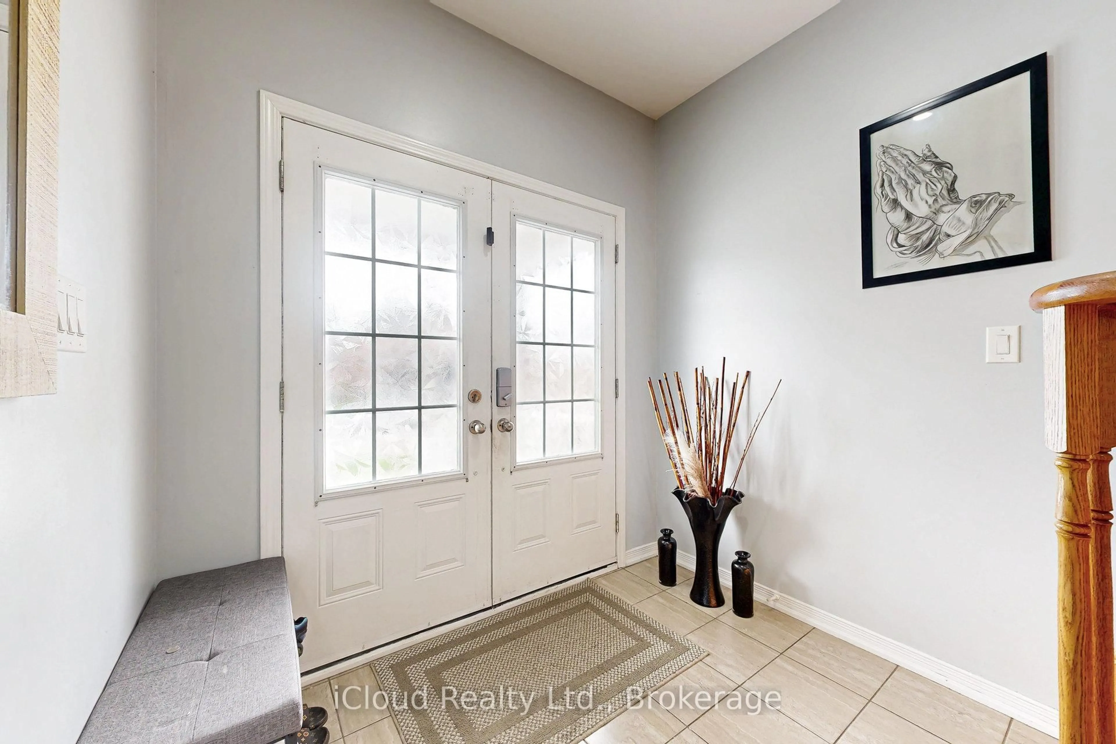 Indoor entryway for 6 Mt Pleasant Ave, Whitby Ontario L1N 0C8
