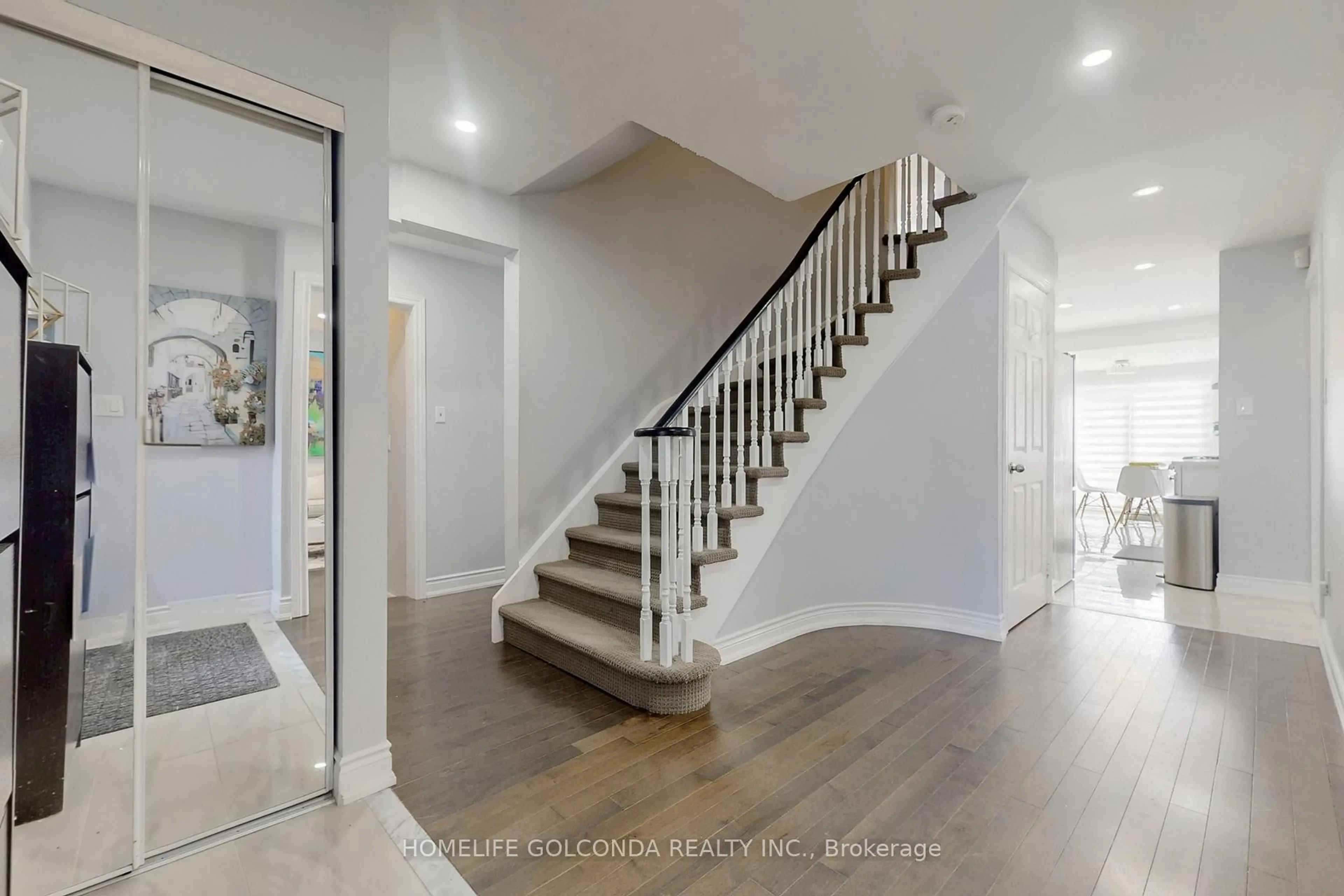 Indoor entryway for 1861 Una Rd, Pickering Ontario L1V 3J5