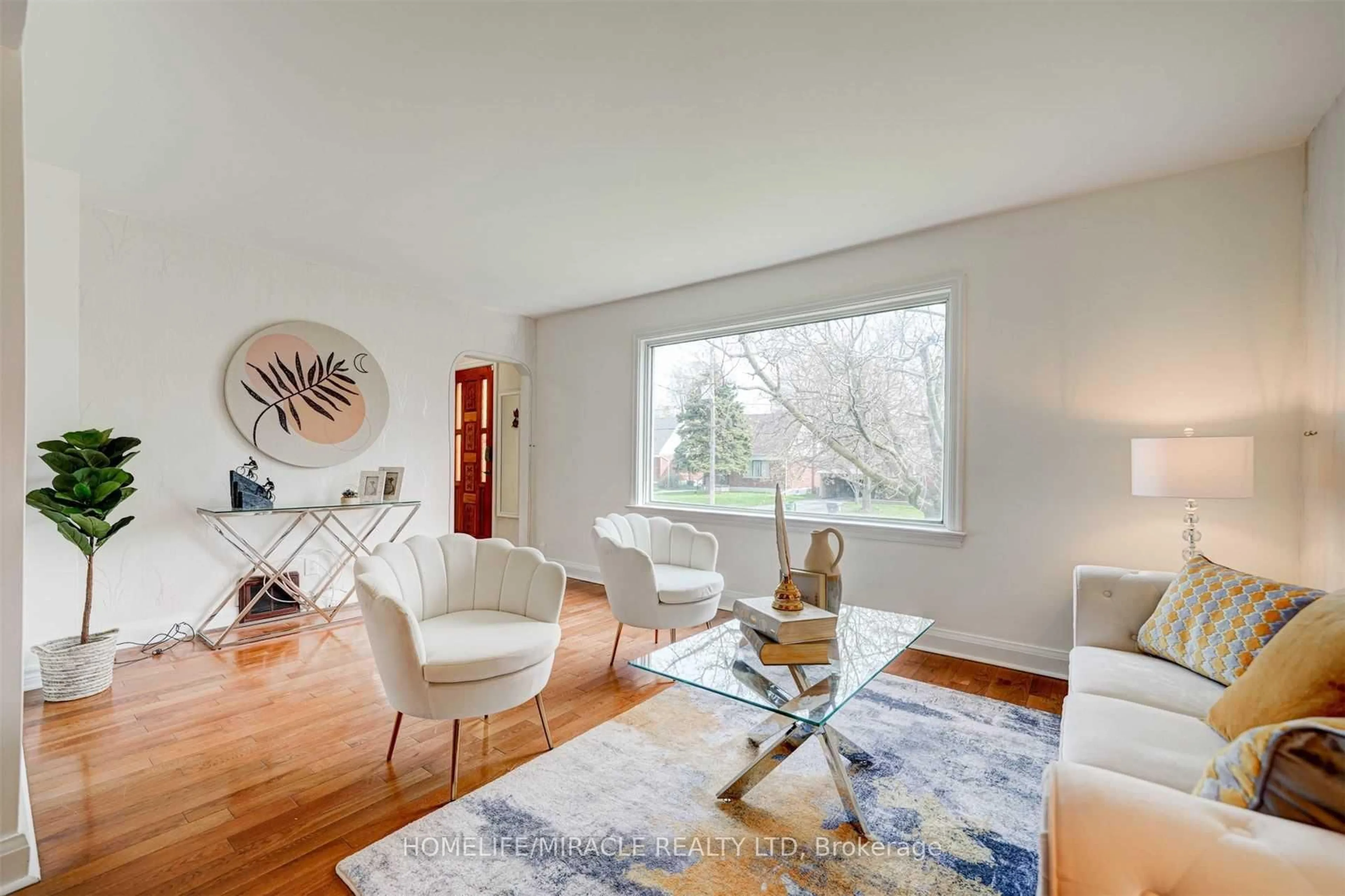 Living room with furniture, wood/laminate floor for 10 Sundridge Dr, Toronto Ontario M1L 2J3