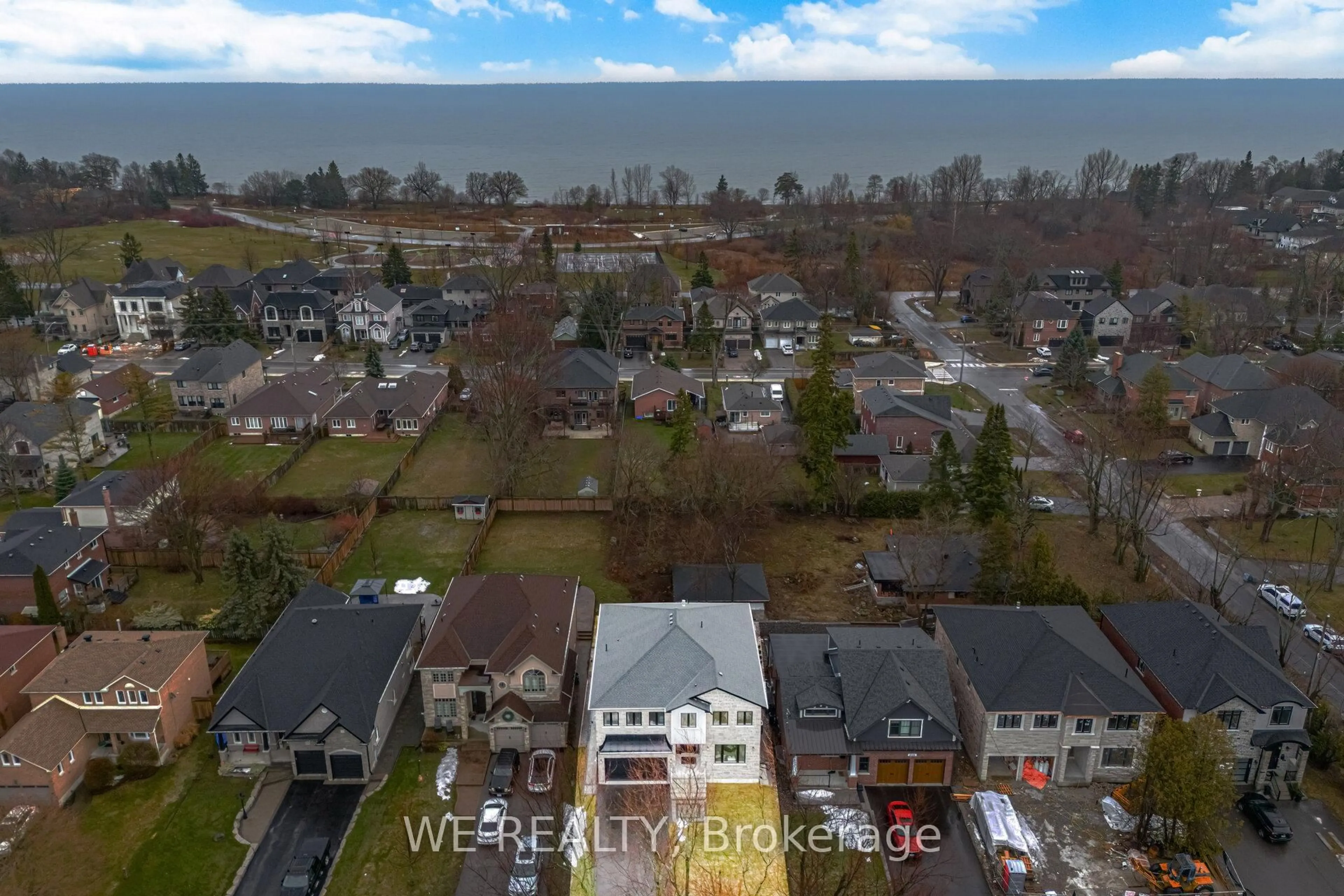 A pic from outside/outdoor area/front of a property/back of a property/a pic from drone, city buildings view from balcony for 2955D Seabreeze Rd, Ajax Ontario L1S 1X6