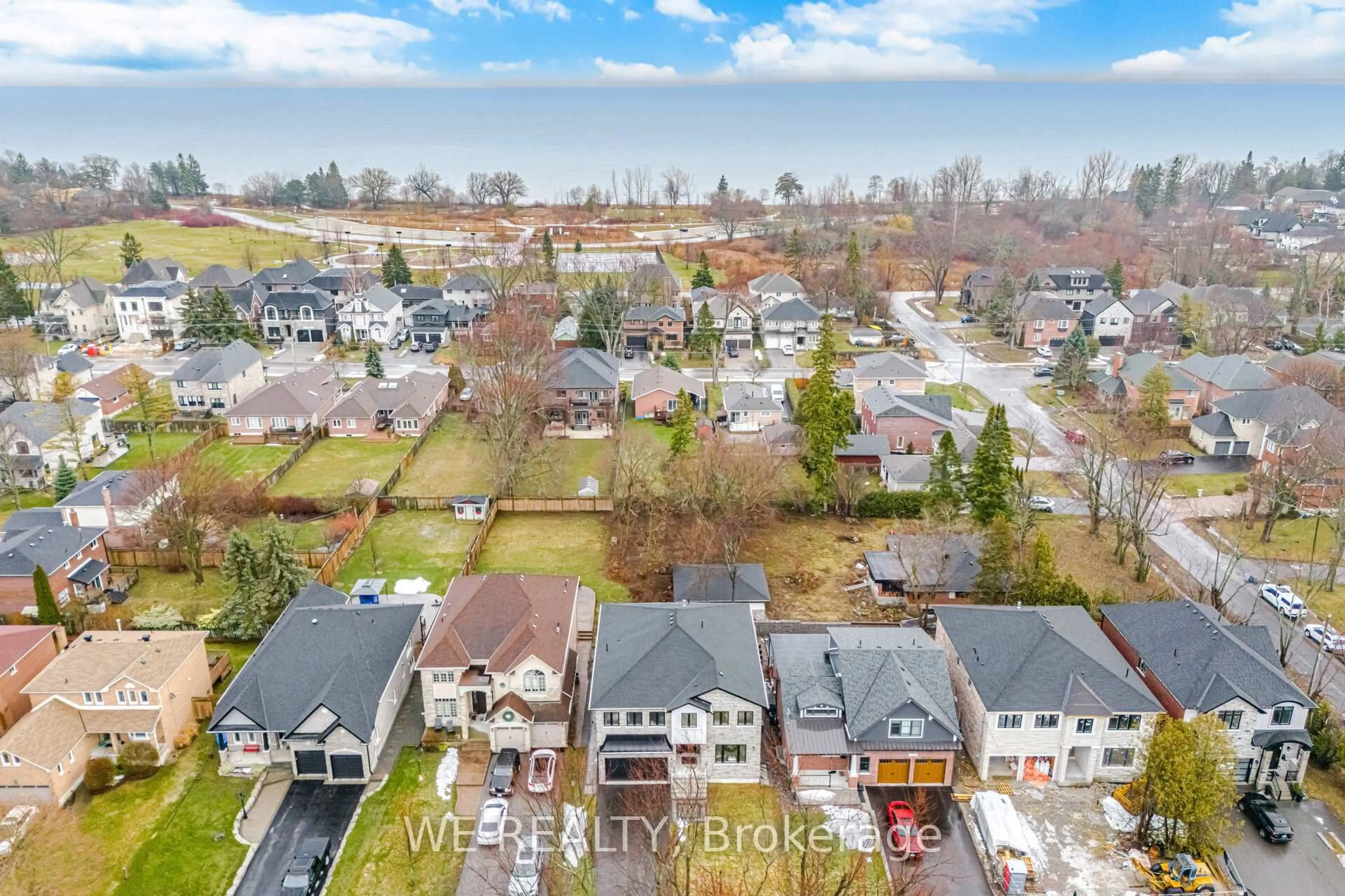 A pic from outside/outdoor area/front of a property/back of a property/a pic from drone, city buildings view from balcony for 2955D Seabreeze Rd, Ajax Ontario L1S 1X6