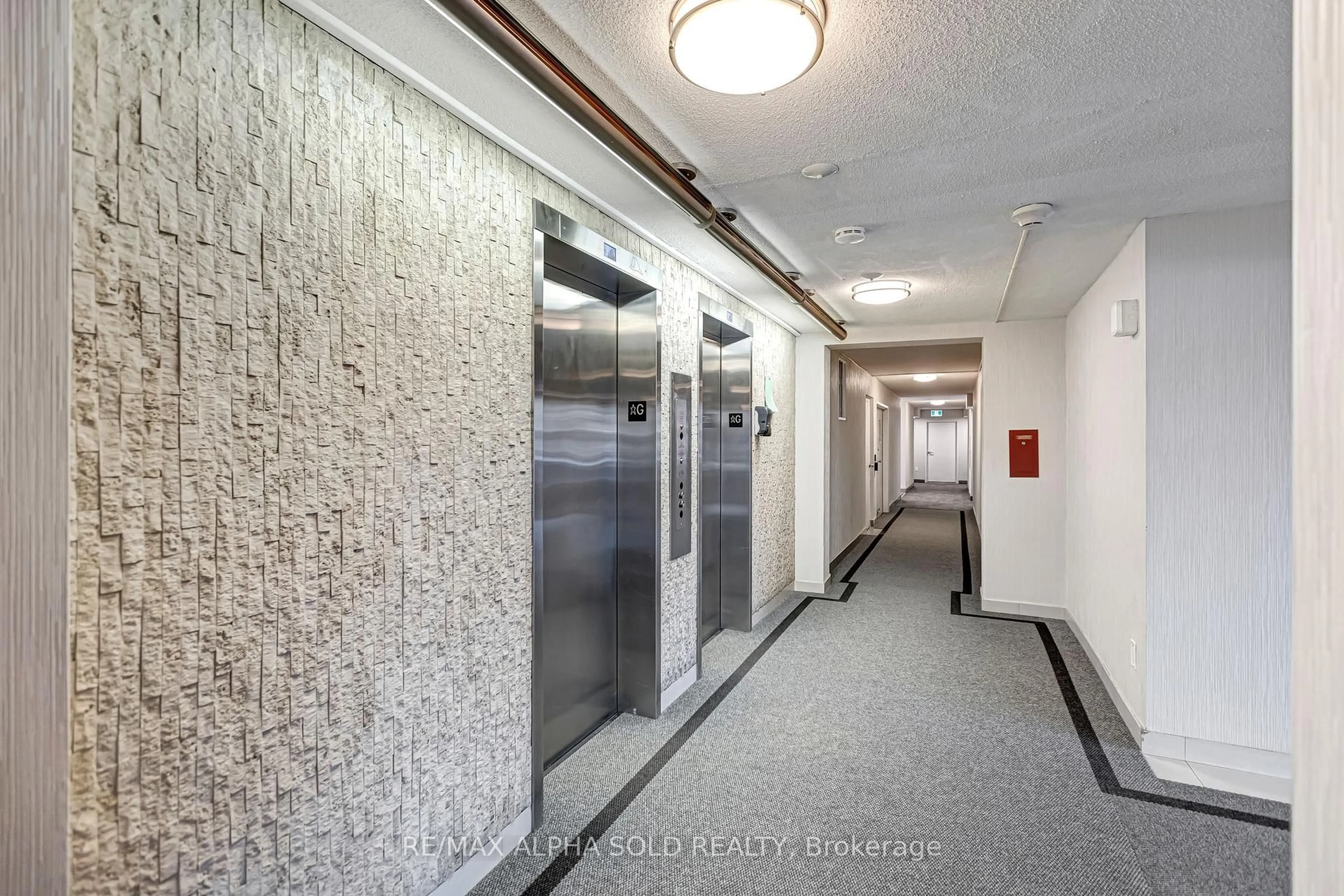 Indoor foyer for 55 Huntingdale Blvd #504, Toronto Ontario M1W 2N9