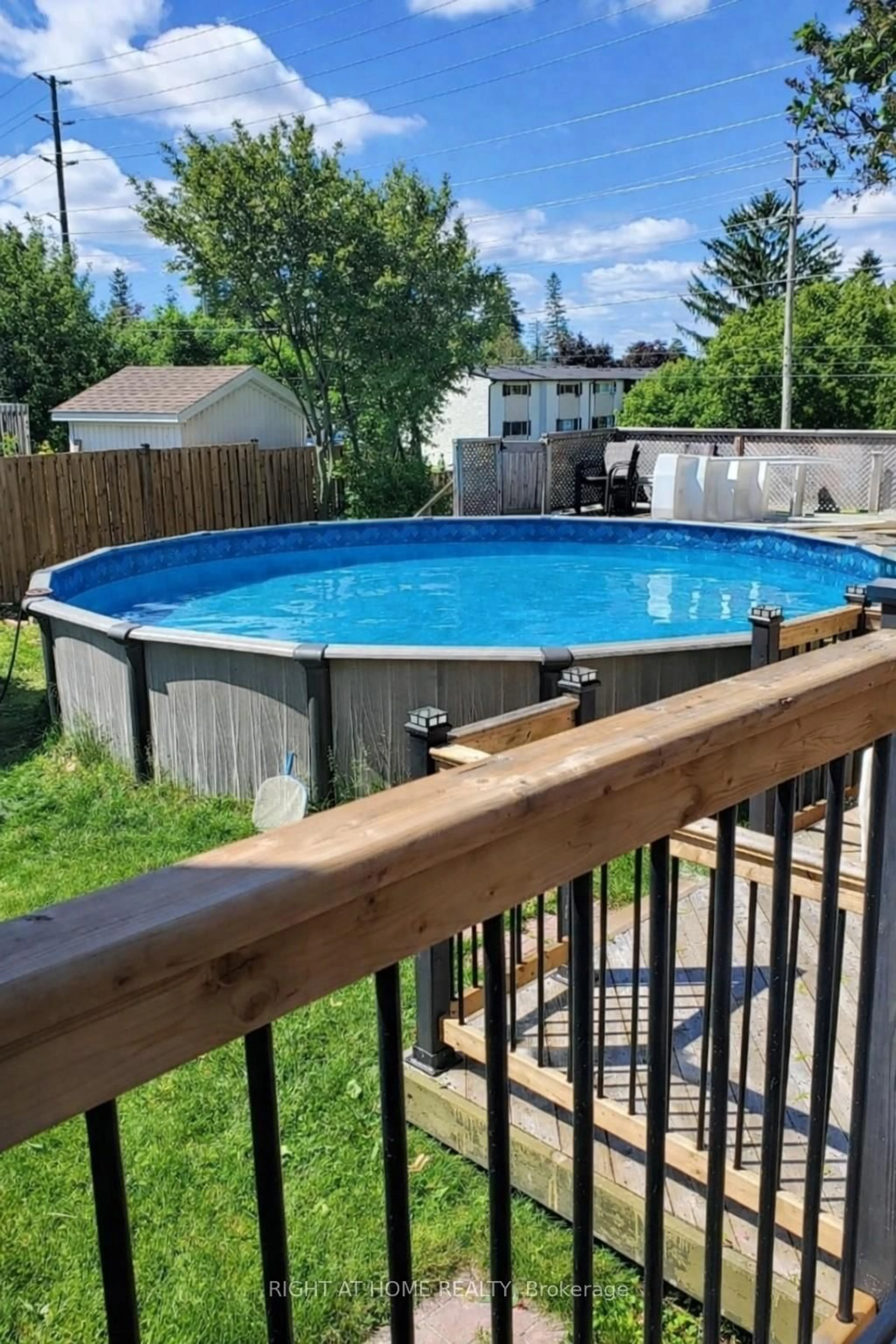 Pool for 760 Cricklewood Dr, Oshawa Ontario L1K 1R6