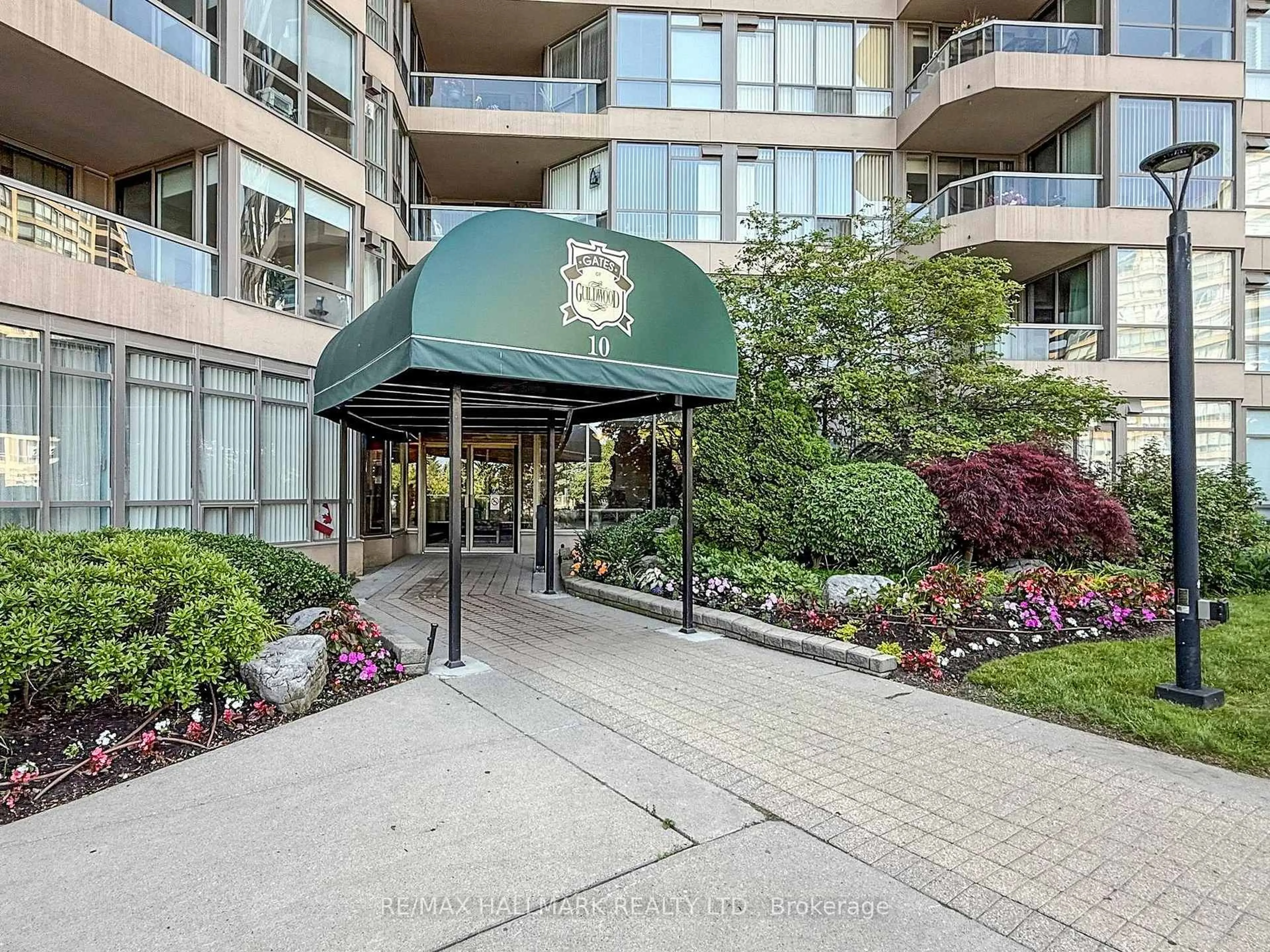 Indoor foyer for 10 Guildwood Pkwy #222, Toronto Ontario M1E 5B5