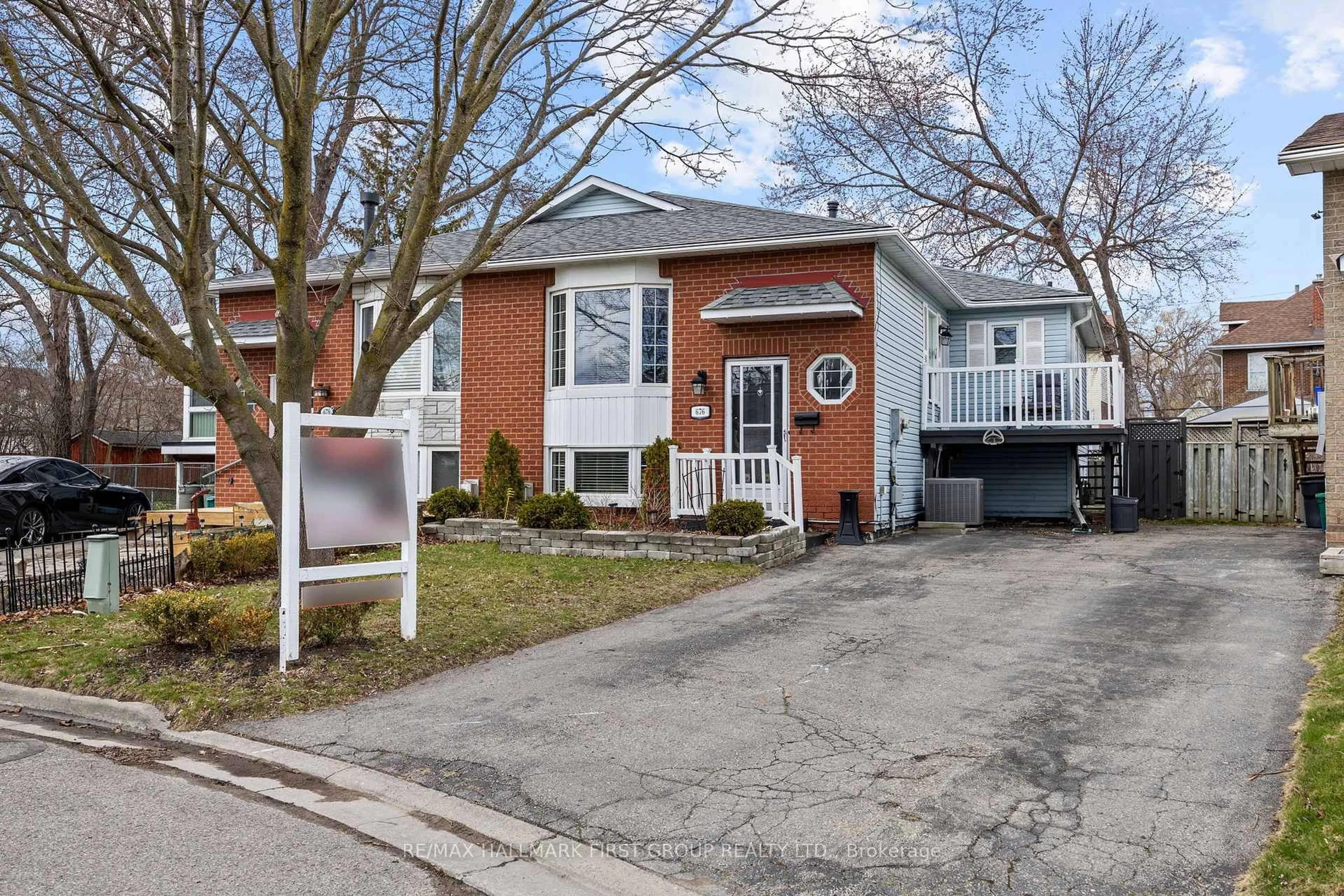 Home with brick exterior material, street for 676 Frobisher Crt, Oshawa Ontario L1J 8M9
