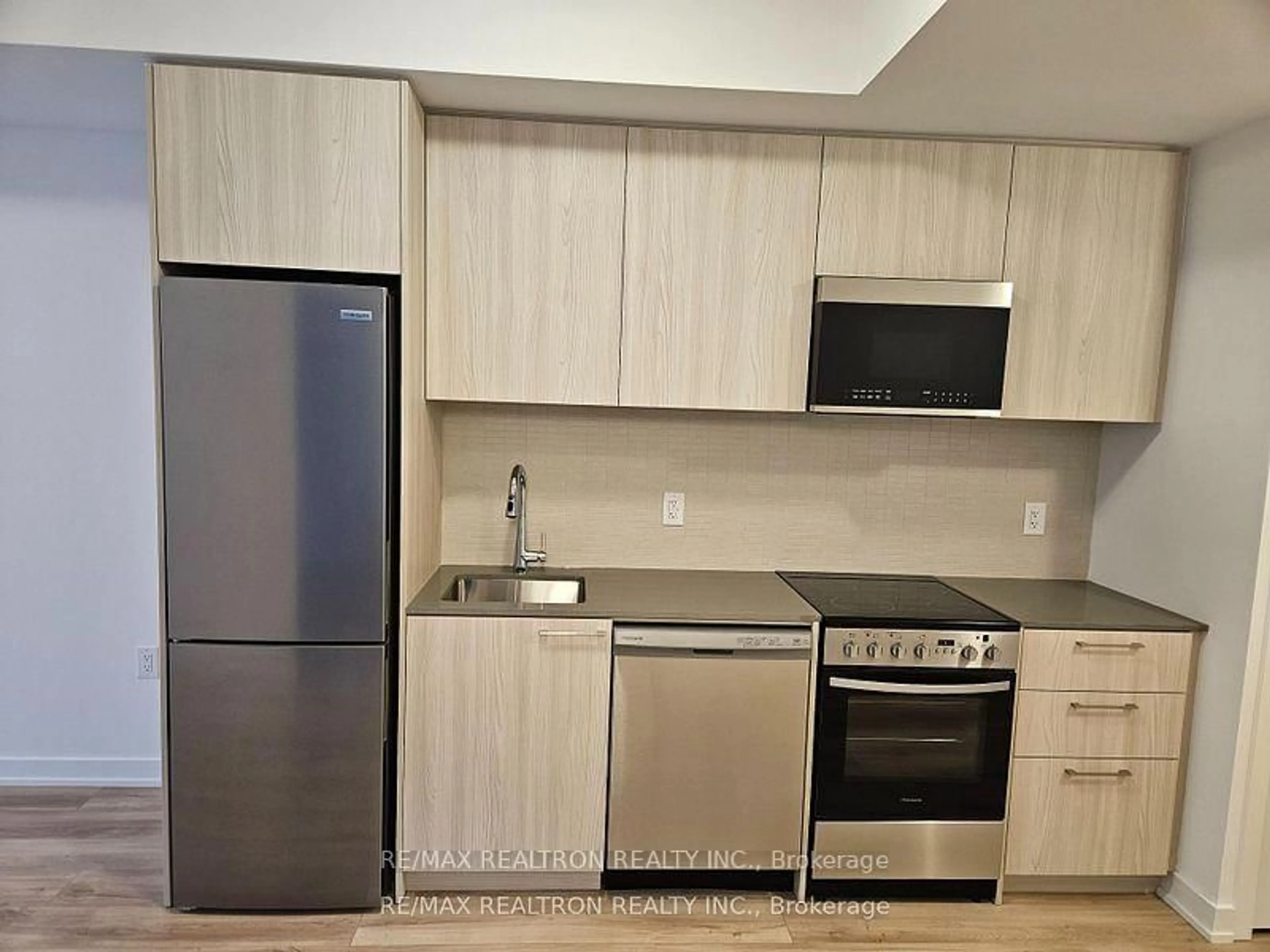 Standard kitchen, unknown for 7437 Kingston Rd #506, Toronto Ontario M1B 5S3