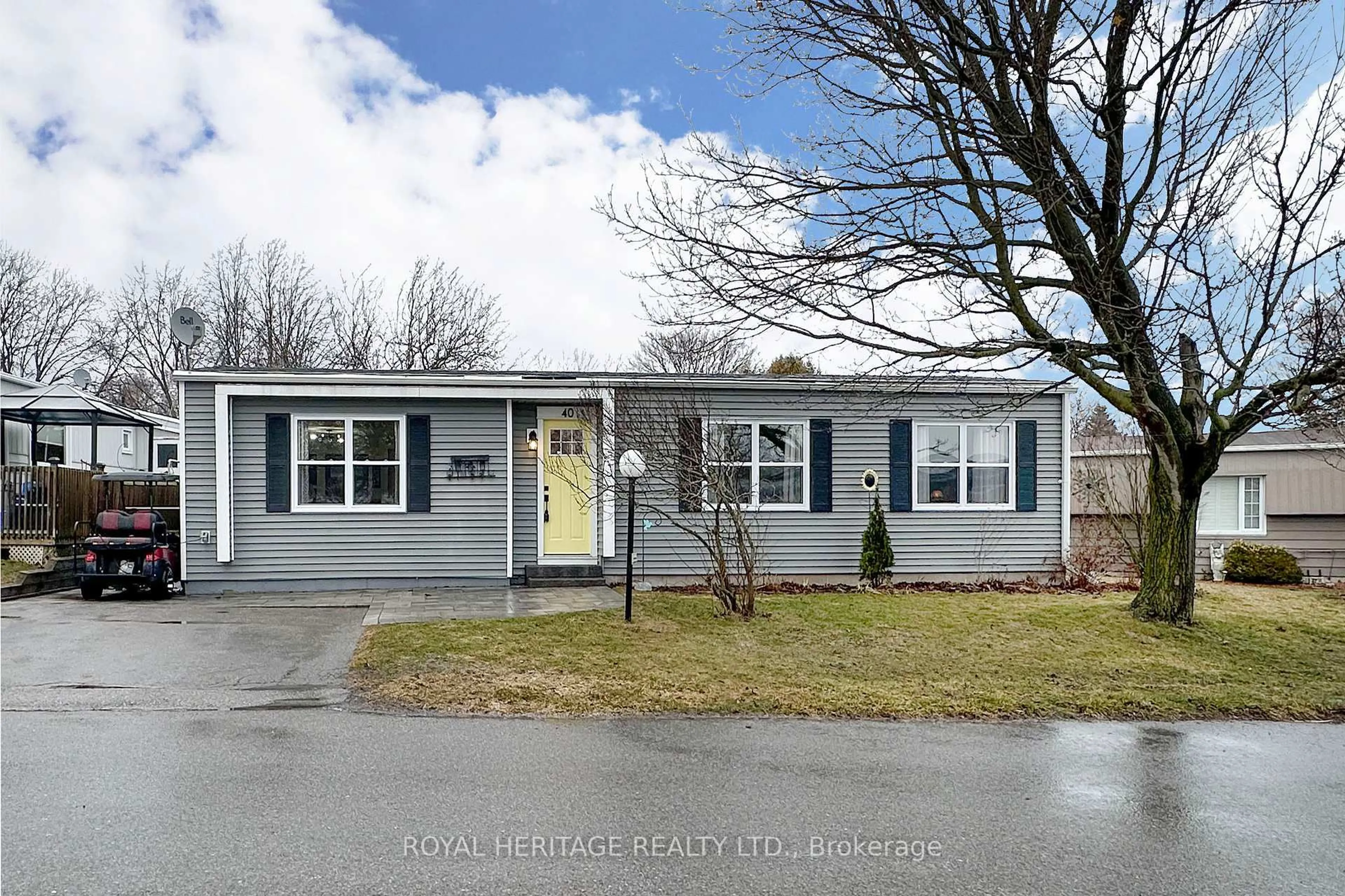 Home with vinyl exterior material, street for 40 Bluffs Rd, Clarington Ontario L1B 1A3