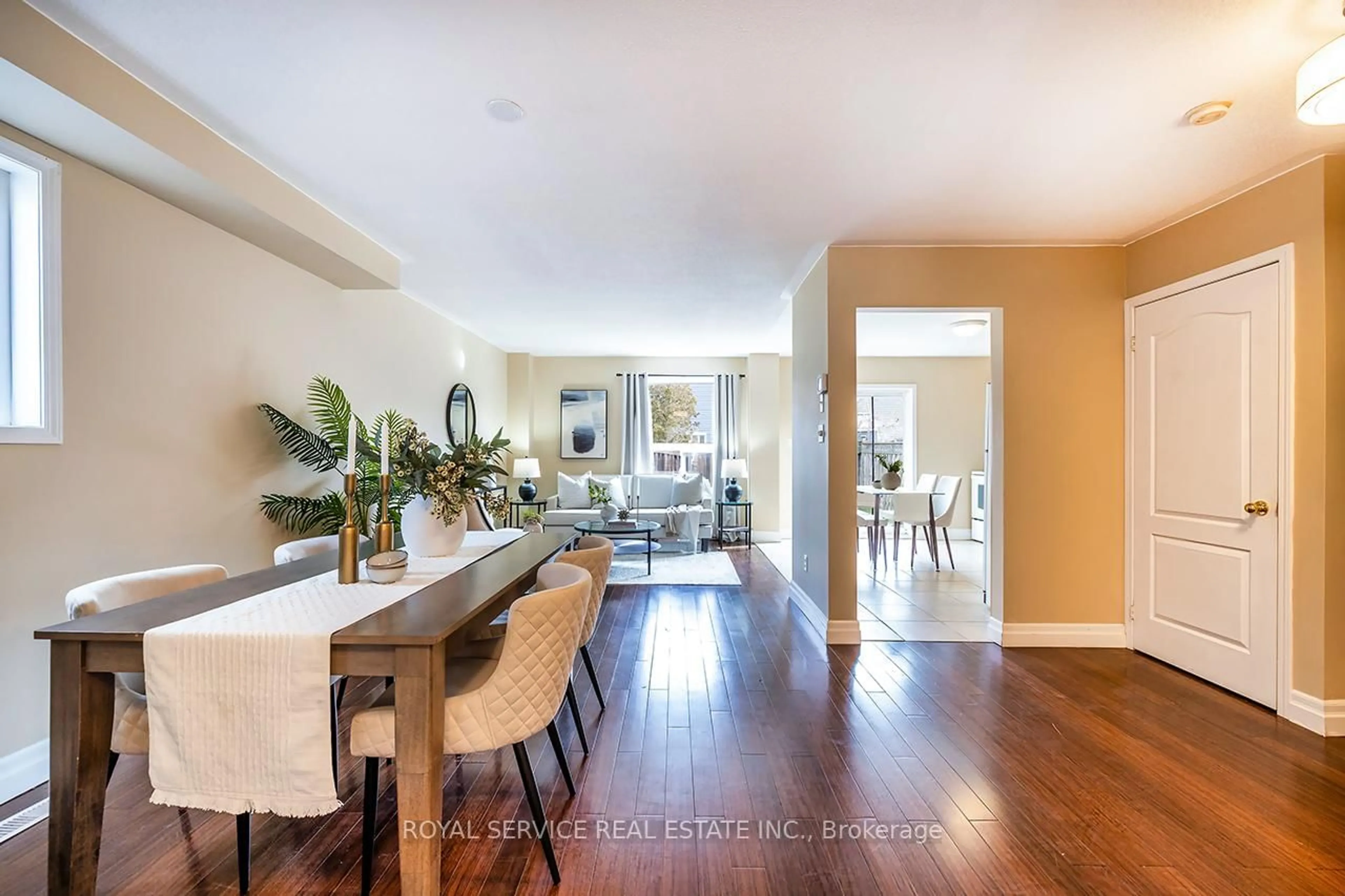 Dining room, wood/laminate floor for 56 Beacham Cres, Clarington Ontario L1B 1N1