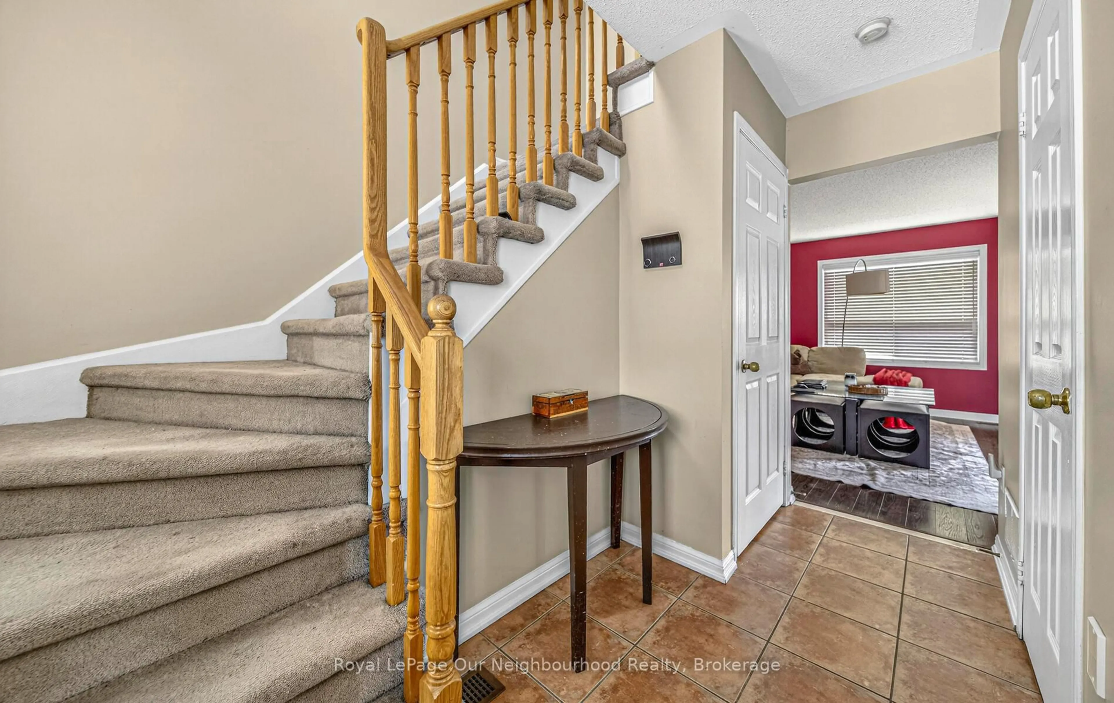 Indoor entryway for 1581 Sarasota Cres, Oshawa Ontario L1G 8G1