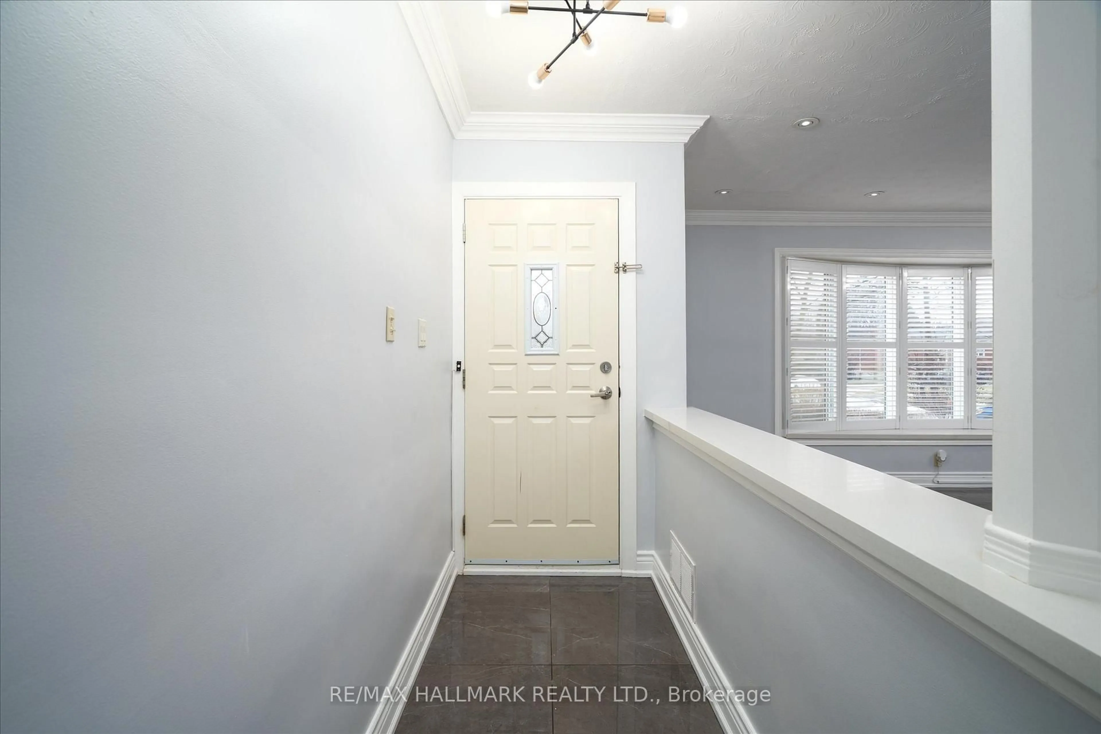 Indoor entryway for 65 Montvale Dr, Toronto Ontario M1M 3E5