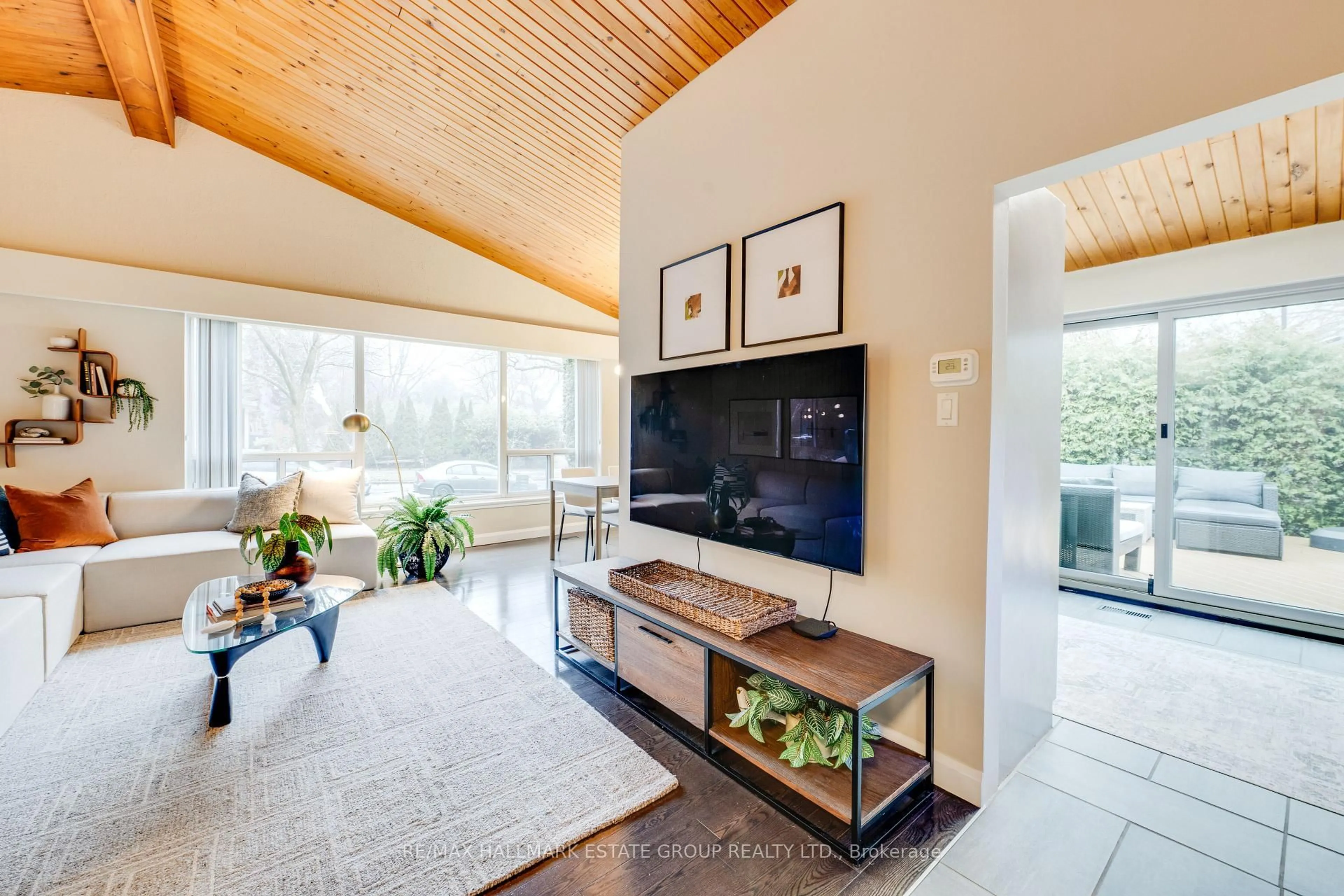 Living room with furniture, unknown for 6 Providence St, Toronto Ontario M1J 2A5