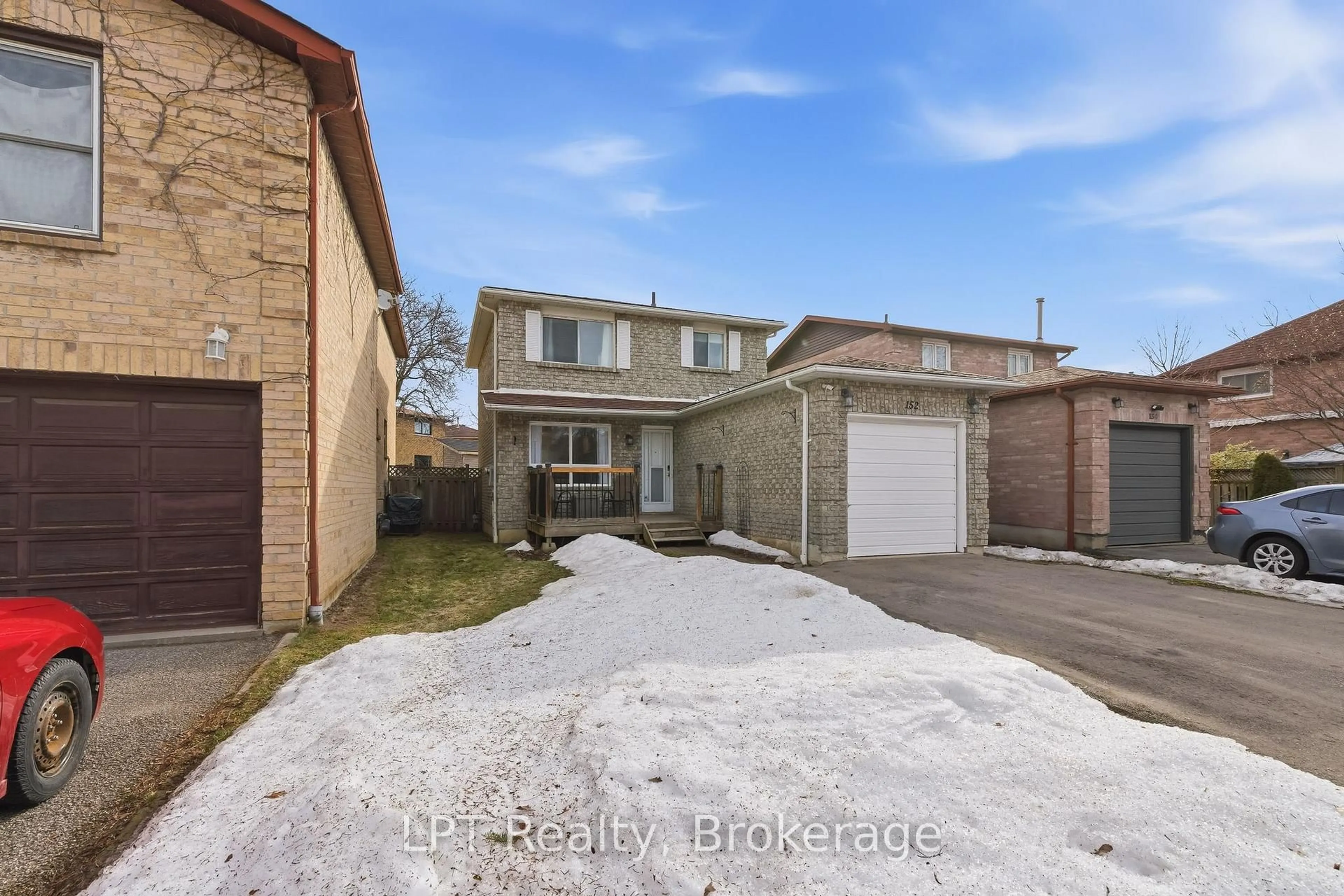 A pic from outside/outdoor area/front of a property/back of a property/a pic from drone, street for 152 Ravenscroft Rd, Ajax Ontario L1T 1Y1