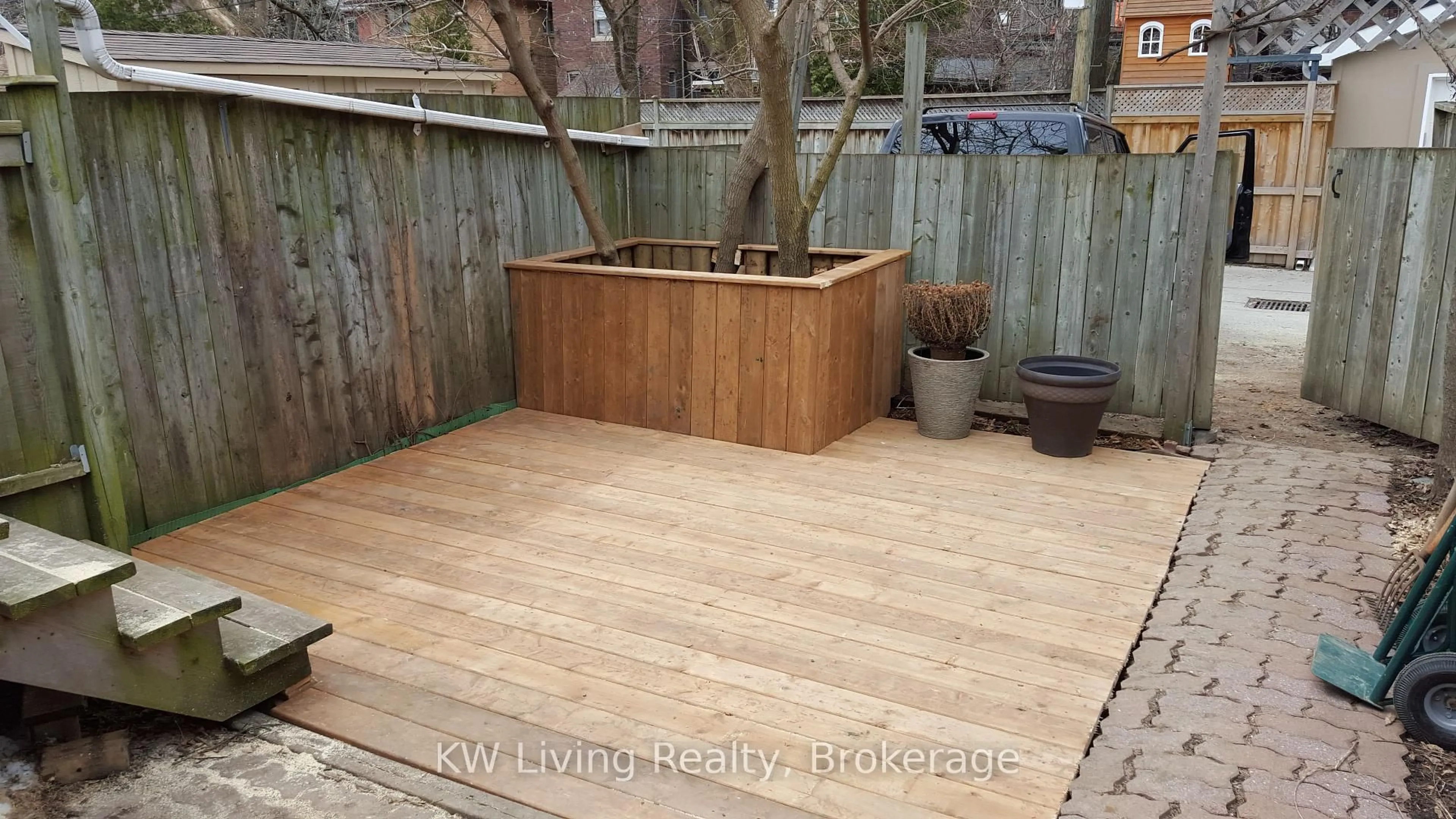 Patio, street for 928 Broadview Ave, Toronto Ontario M4K 2R1