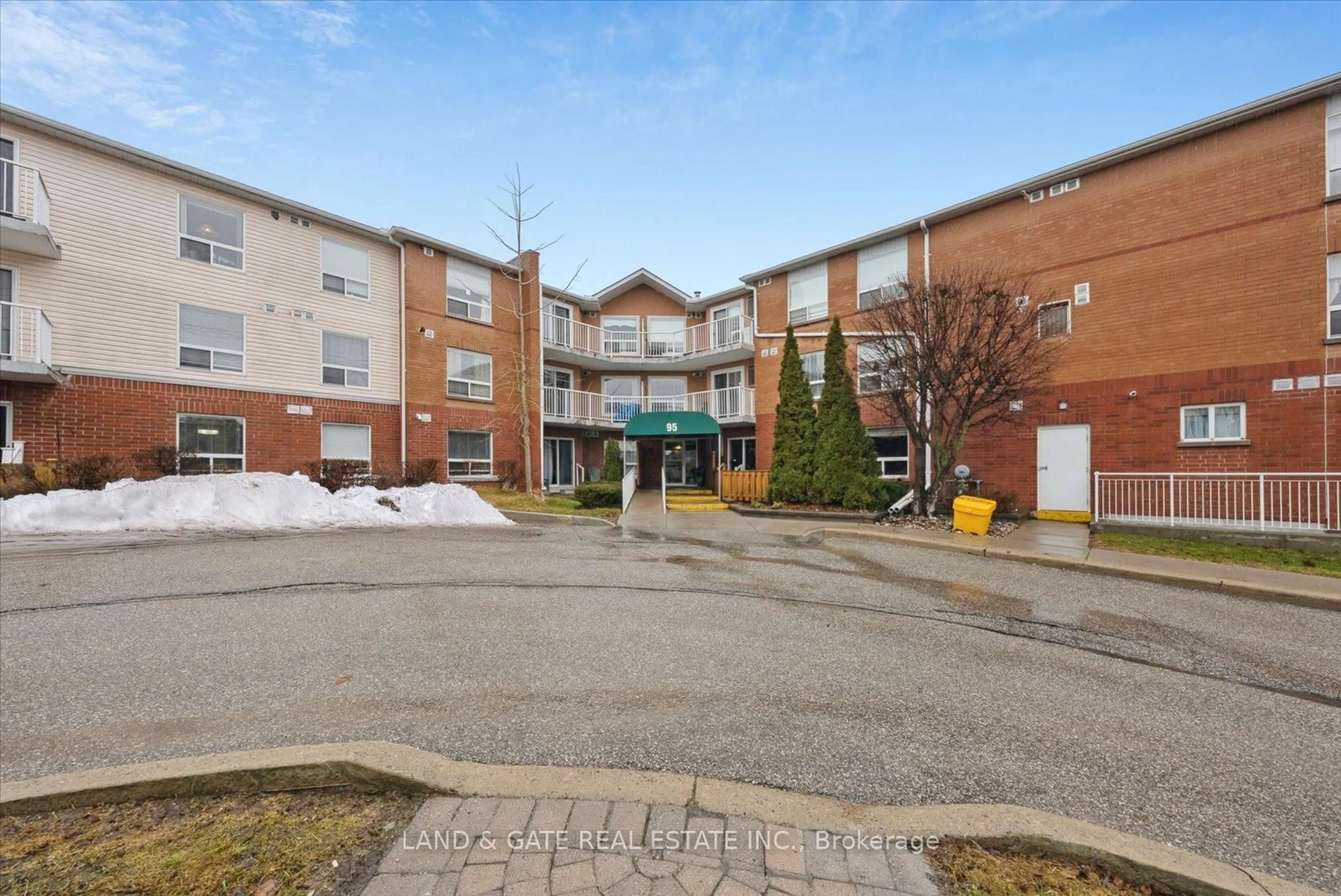 Patio, unknown for 95 Wellington St #103, Clarington Ontario L1C 5A1