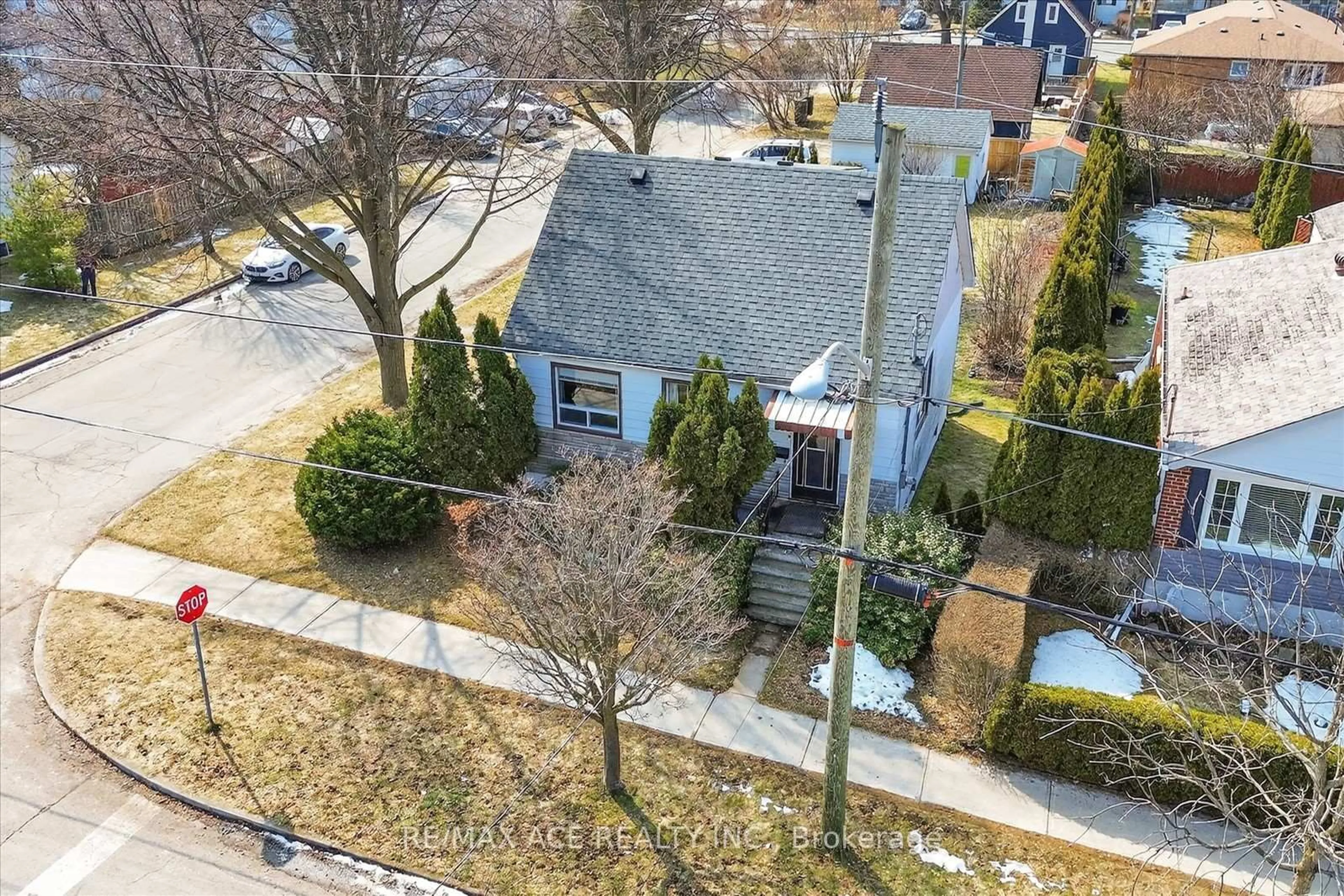 A pic from outside/outdoor area/front of a property/back of a property/a pic from drone, street for 36 Bertha Ave, Toronto Ontario M1L 3L9