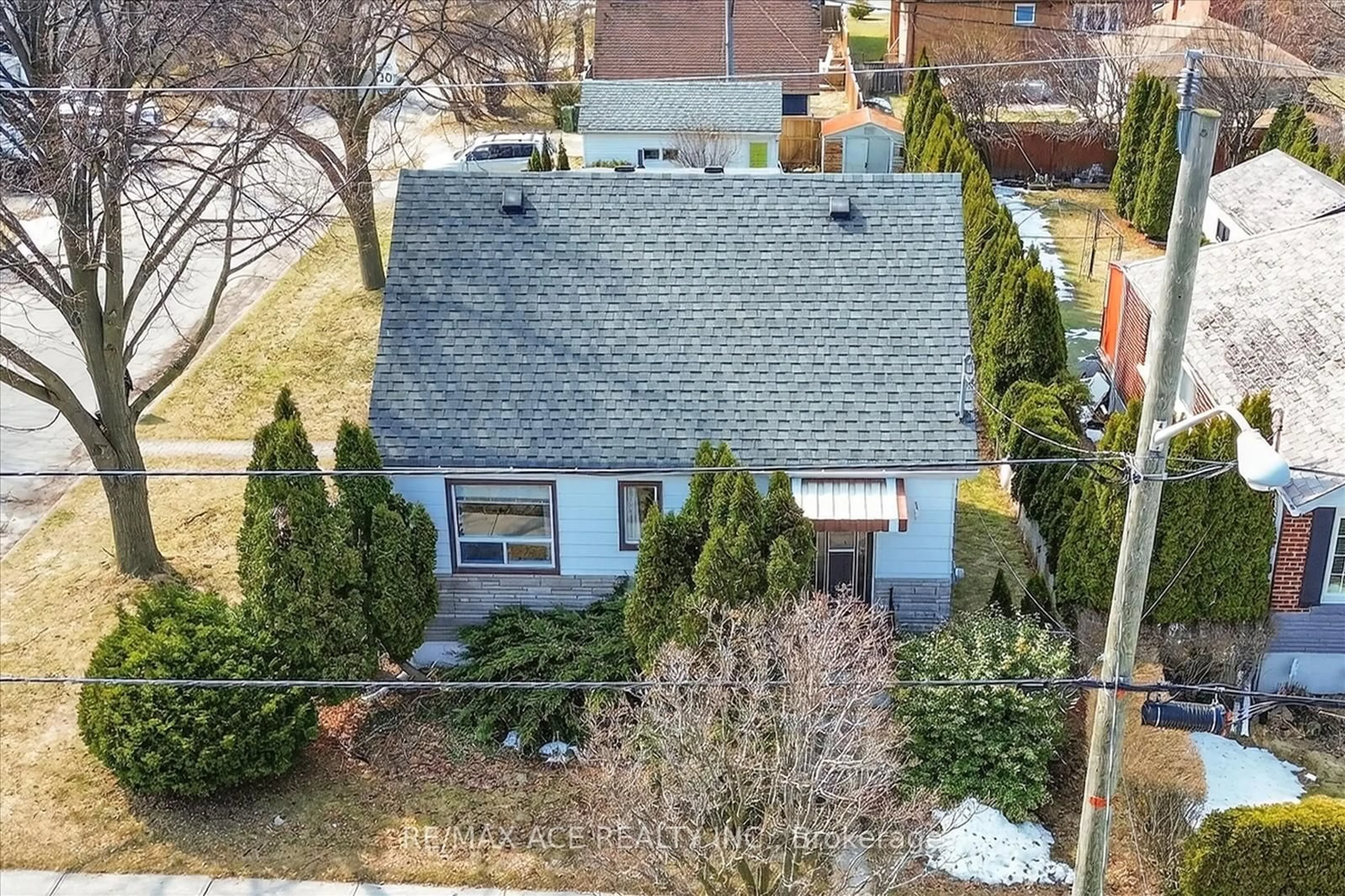 A pic from outside/outdoor area/front of a property/back of a property/a pic from drone, street for 36 Bertha Ave, Toronto Ontario M1L 3L9