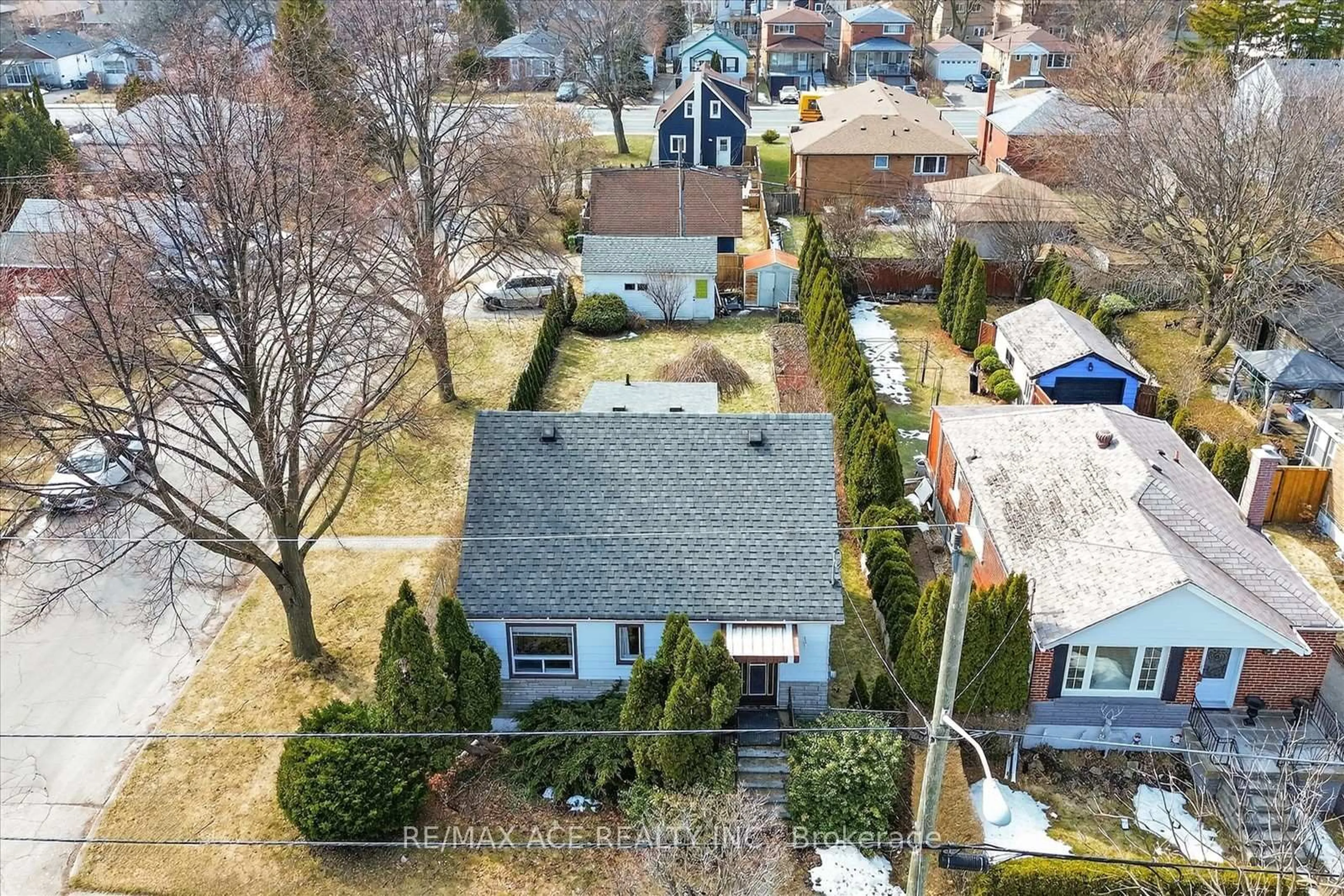 A pic from outside/outdoor area/front of a property/back of a property/a pic from drone, street for 36 Bertha Ave, Toronto Ontario M1L 3L9