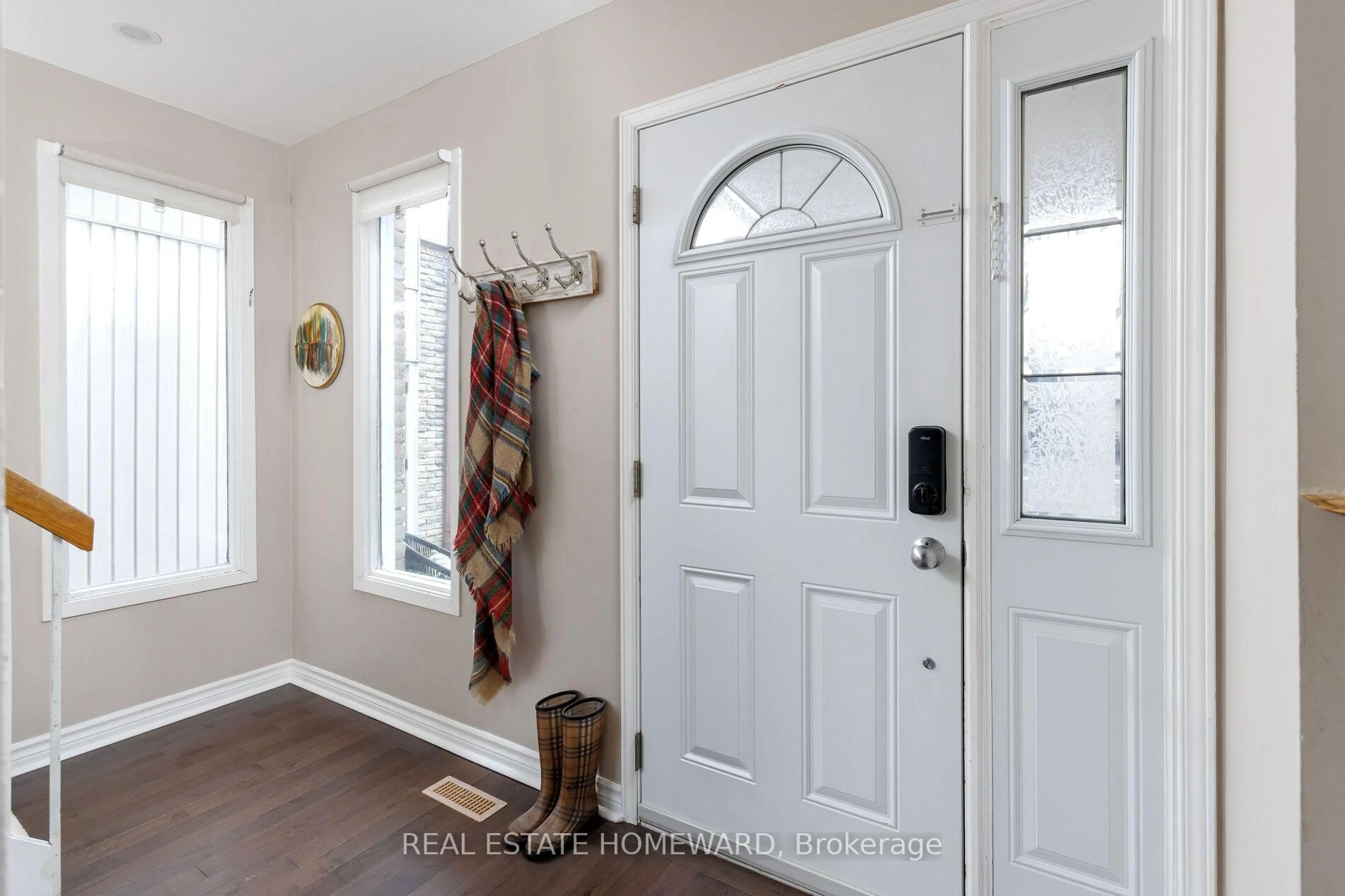 Indoor entryway for 1821 Listowell Cres, Pickering Ontario L1V 2Y2