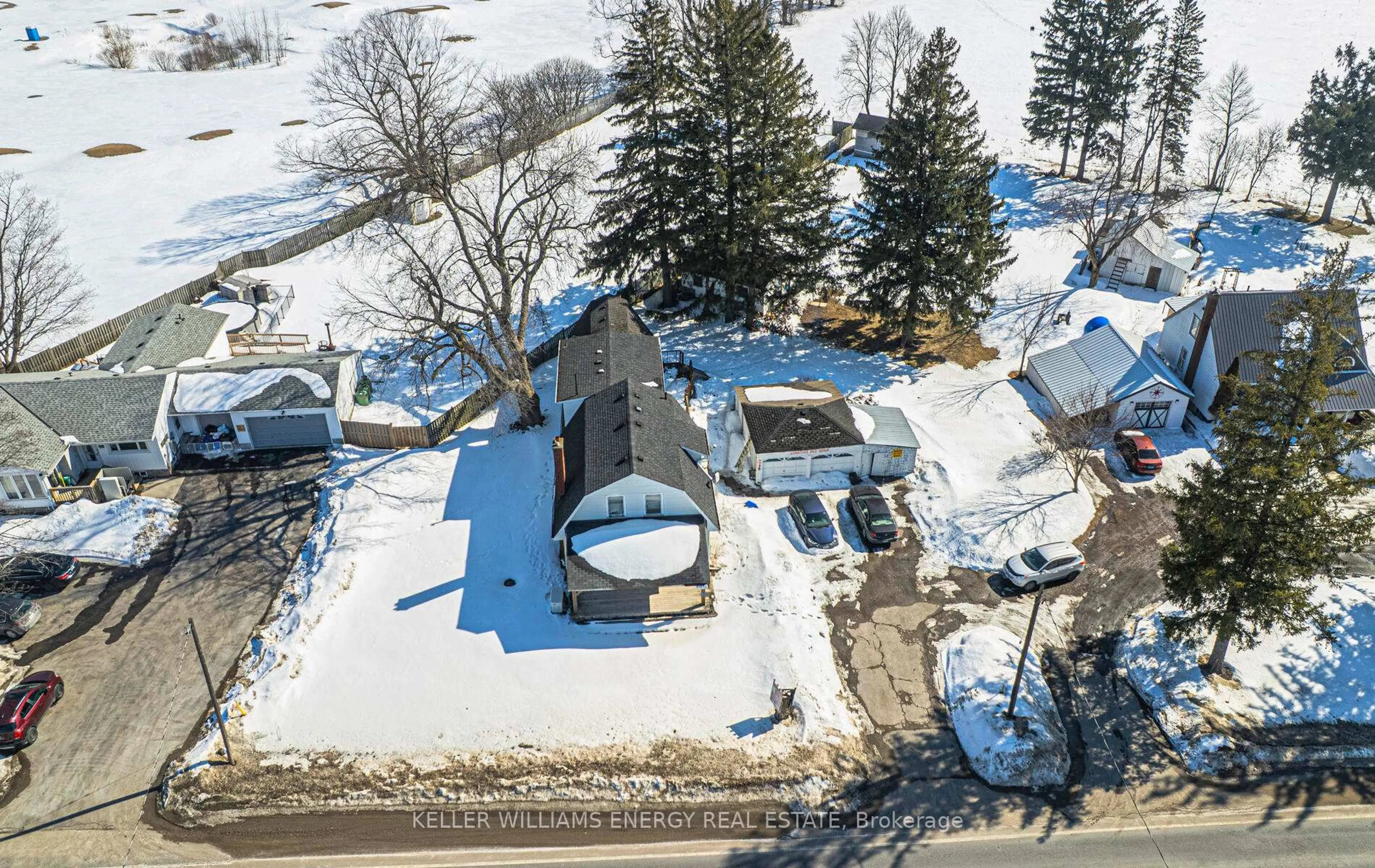 A pic from outside/outdoor area/front of a property/back of a property/a pic from drone, street for 1390 7a Highway, Scugog Ontario L9L 1B5