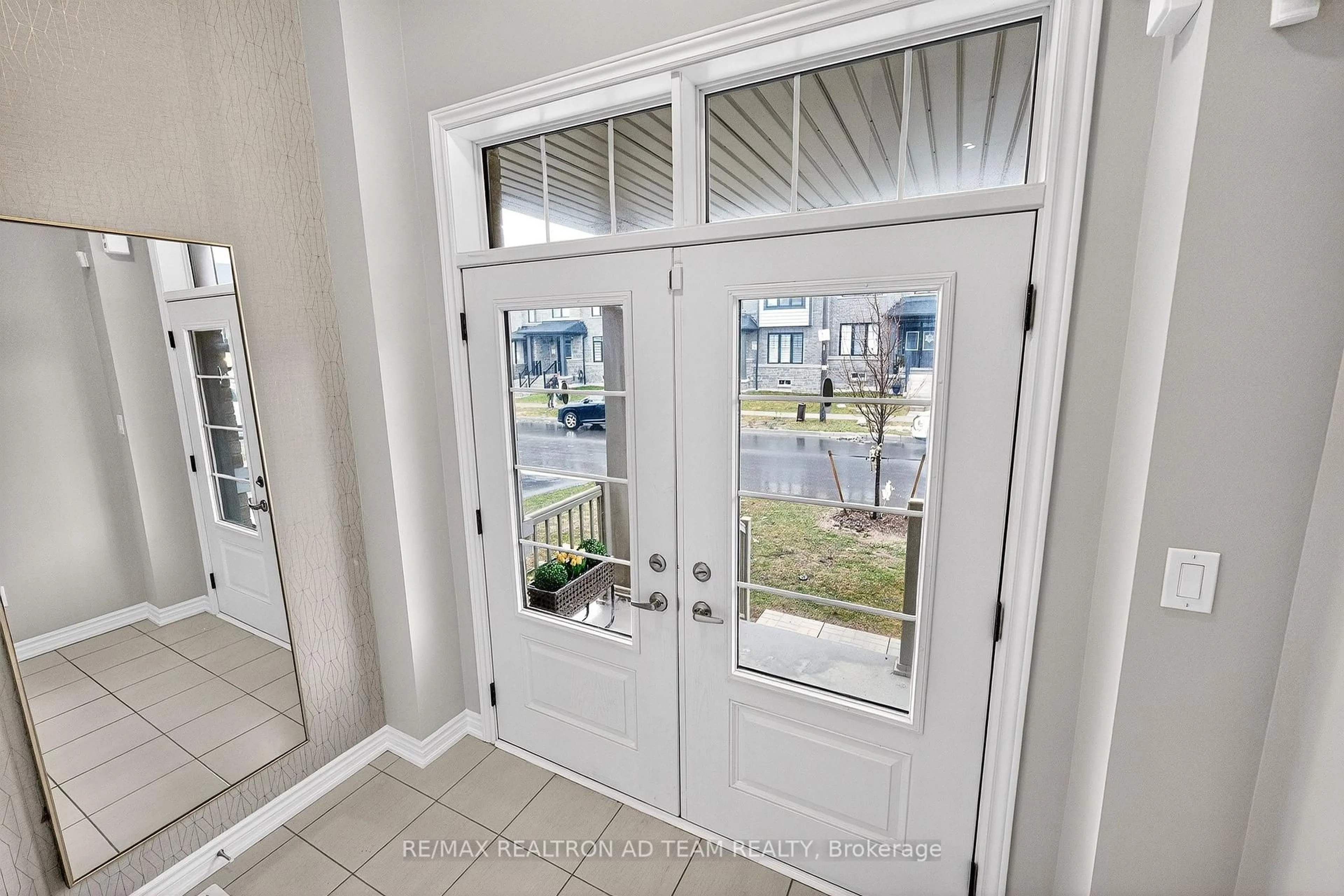 Indoor entryway for 9 O'Reilly St, Whitby Ontario L1P 0N7