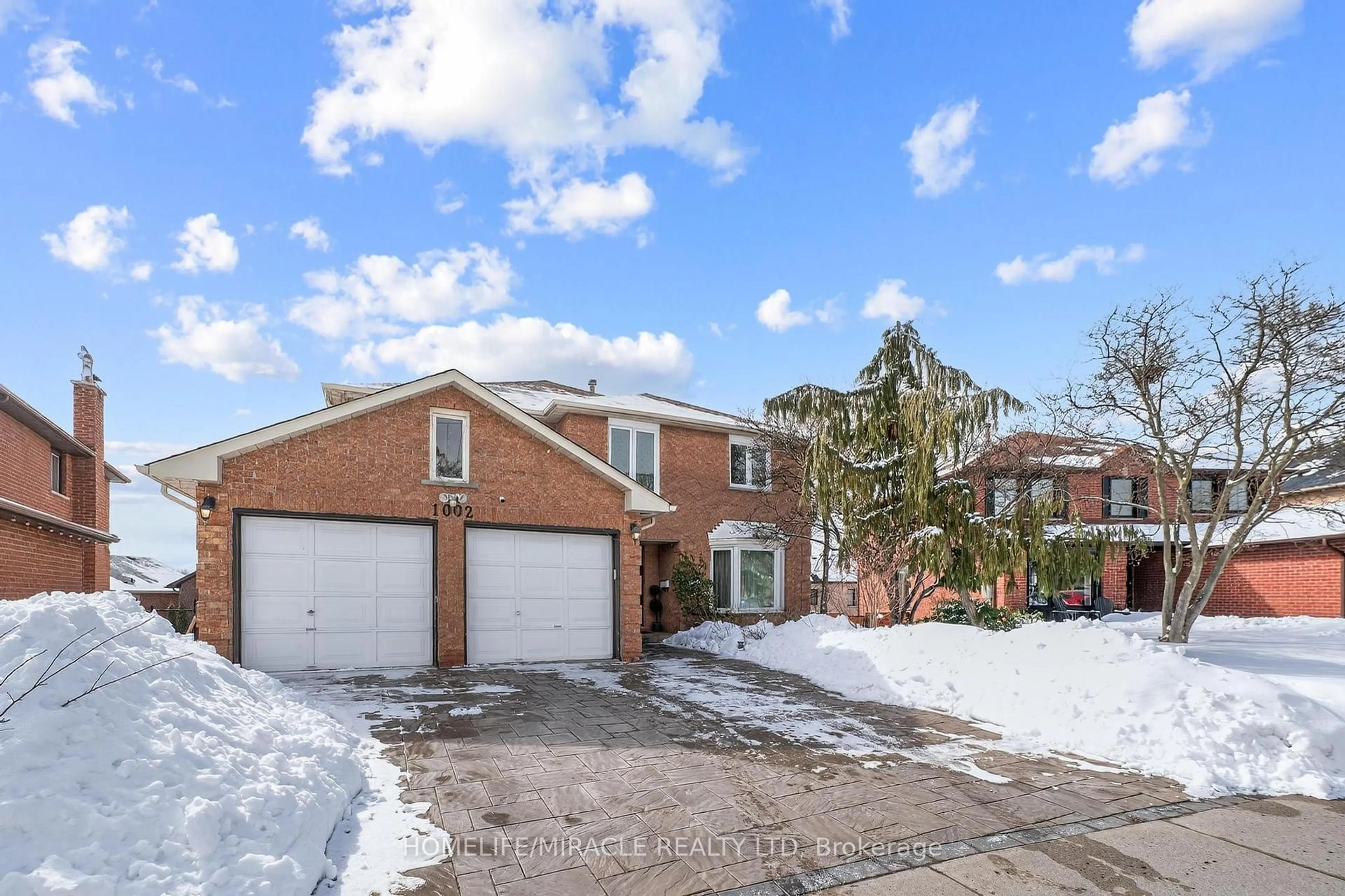Home with brick exterior material, street for 1002 Rambleberry Ave, Pickering Ontario L1V 5Y3