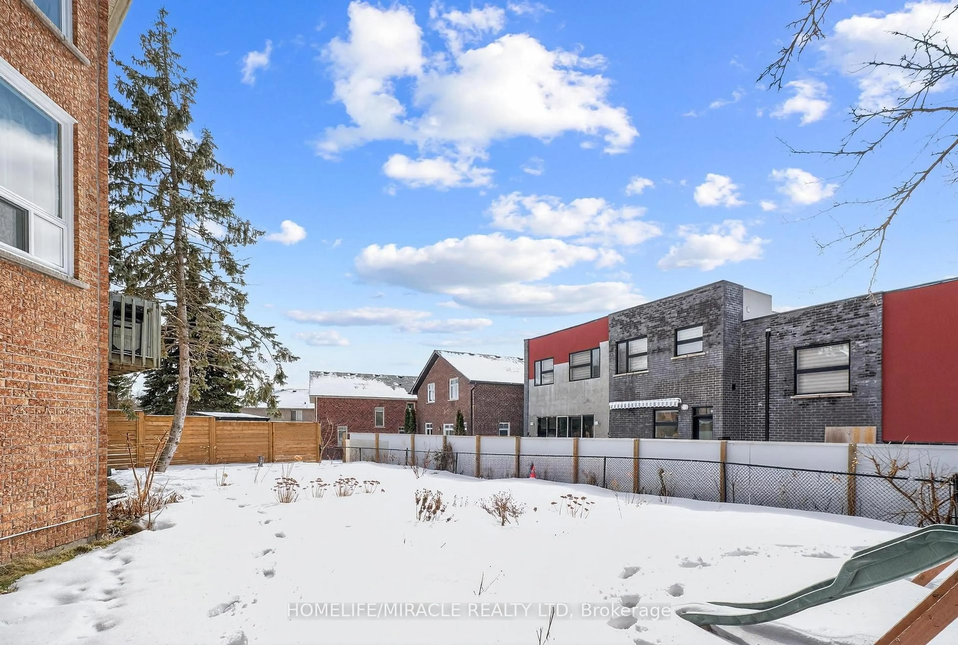 A pic from outside/outdoor area/front of a property/back of a property/a pic from drone, unknown for 1002 Rambleberry Ave, Pickering Ontario L1V 5Y3