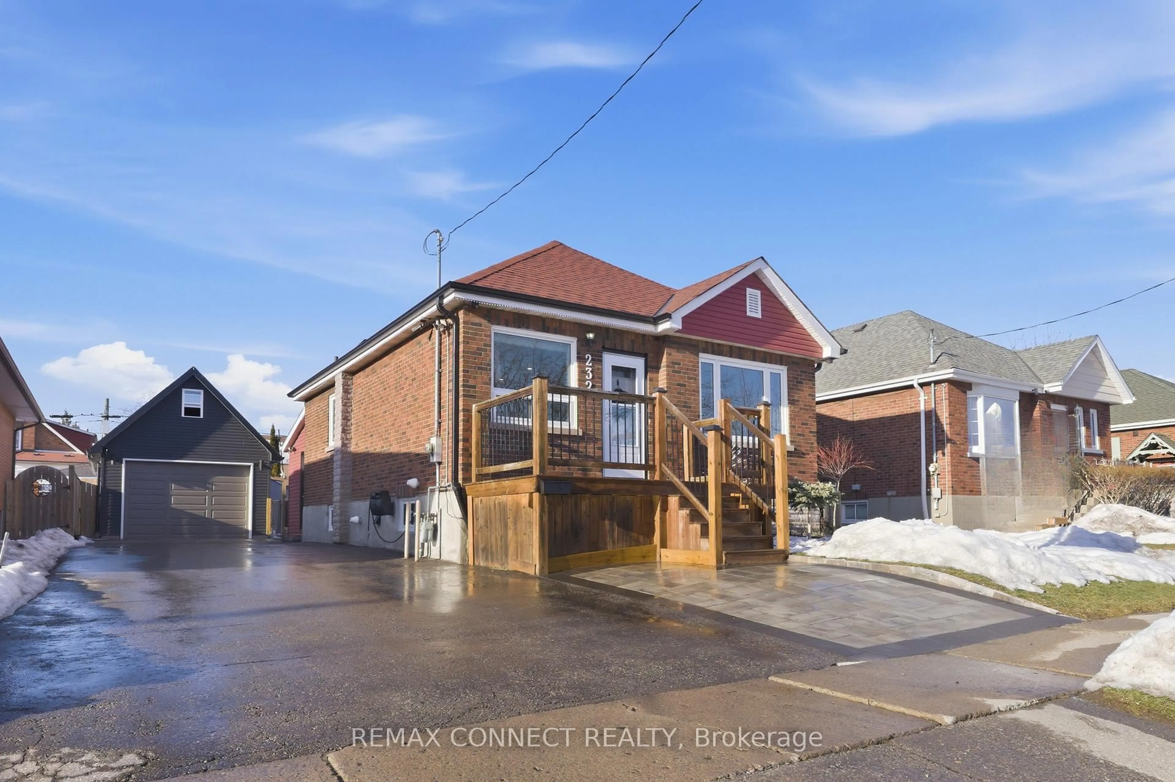 A pic from outside/outdoor area/front of a property/back of a property/a pic from drone, street for 232 George St, Oshawa Ontario L1H 2W5