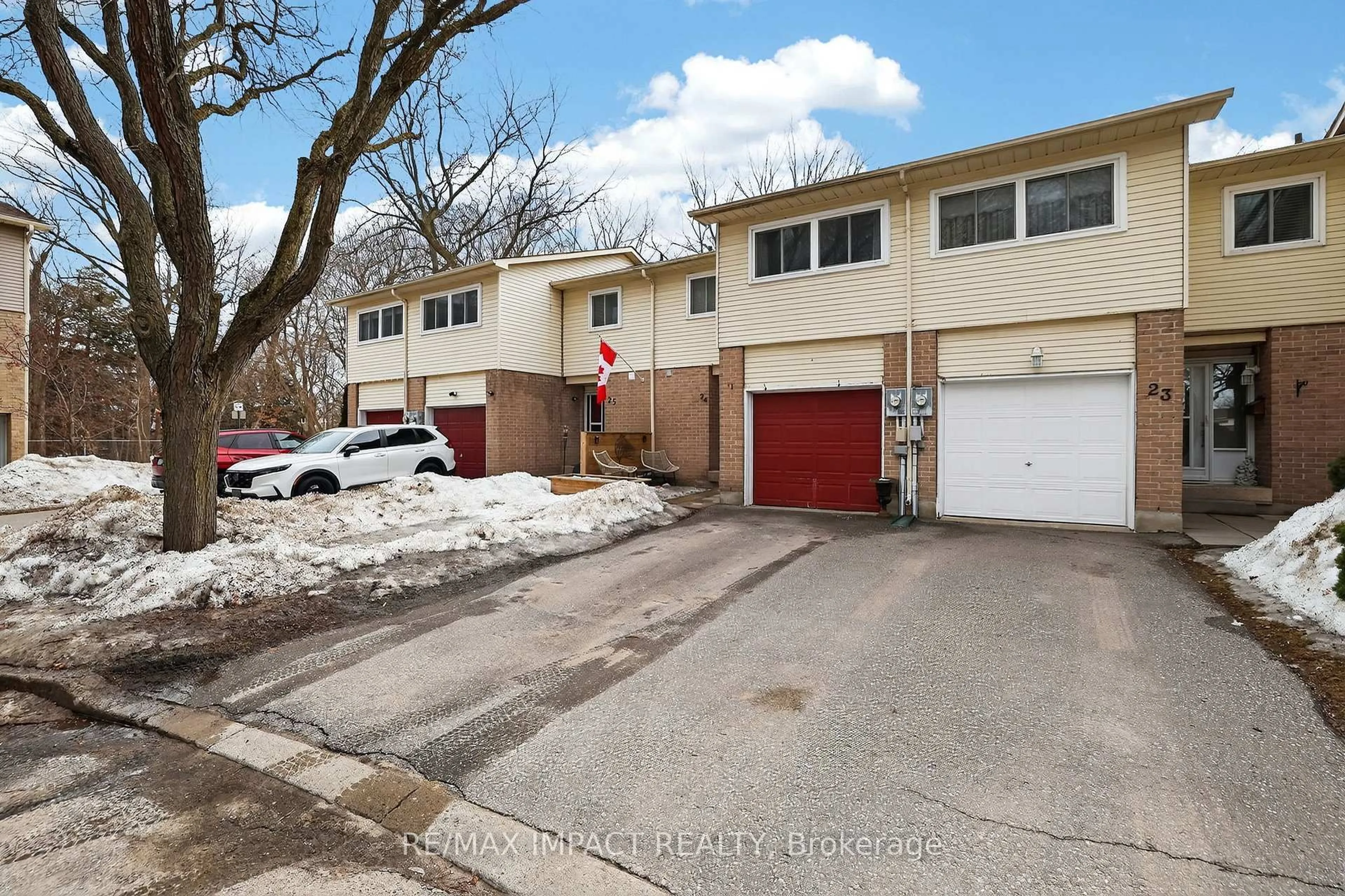 A pic from outside/outdoor area/front of a property/back of a property/a pic from drone, street for 1133 Ritson Rd, Oshawa Ontario L1G 7T3
