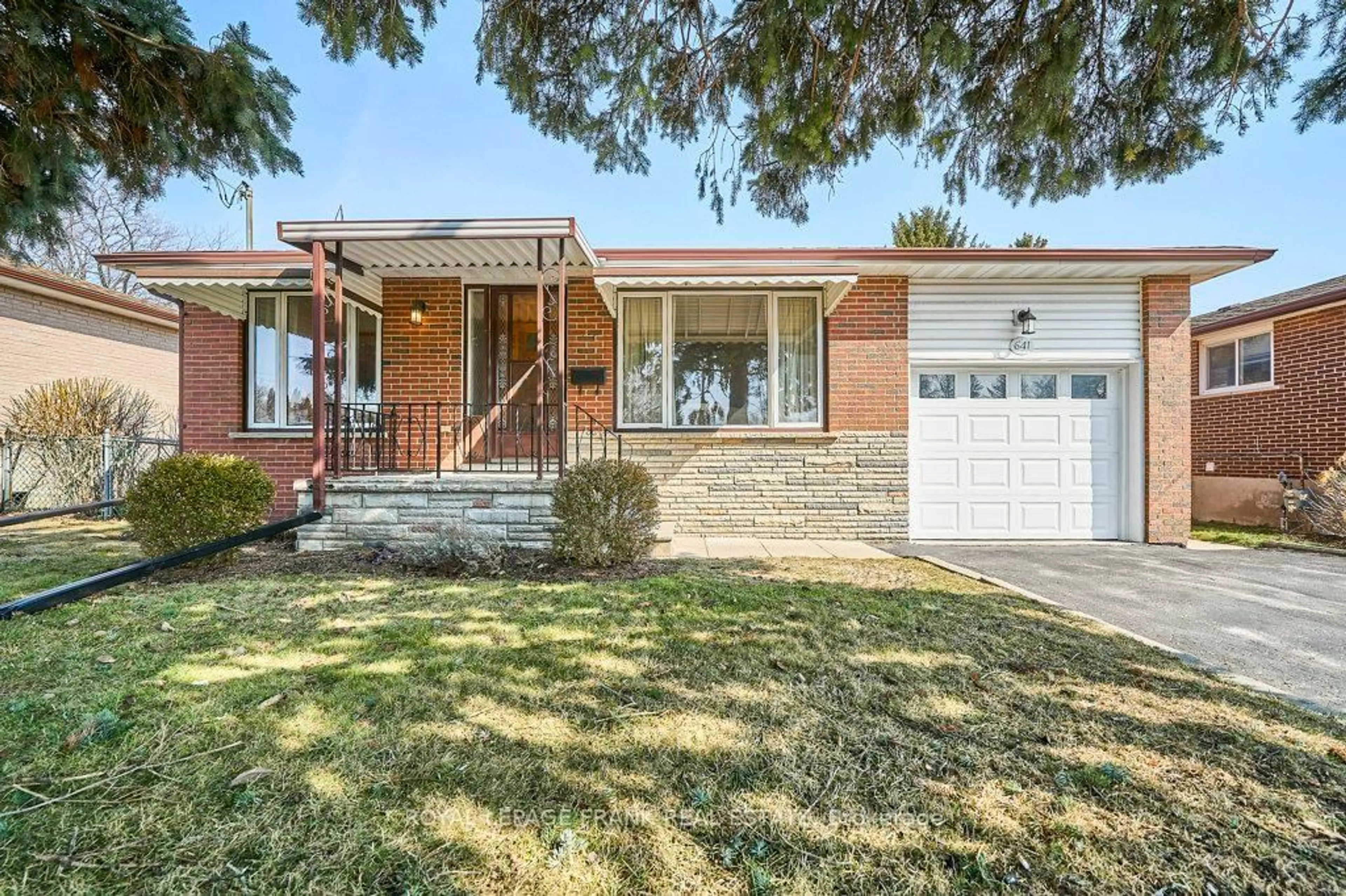 Home with brick exterior material, street for 641 Park Rd, Oshawa Ontario L1J 5Y8