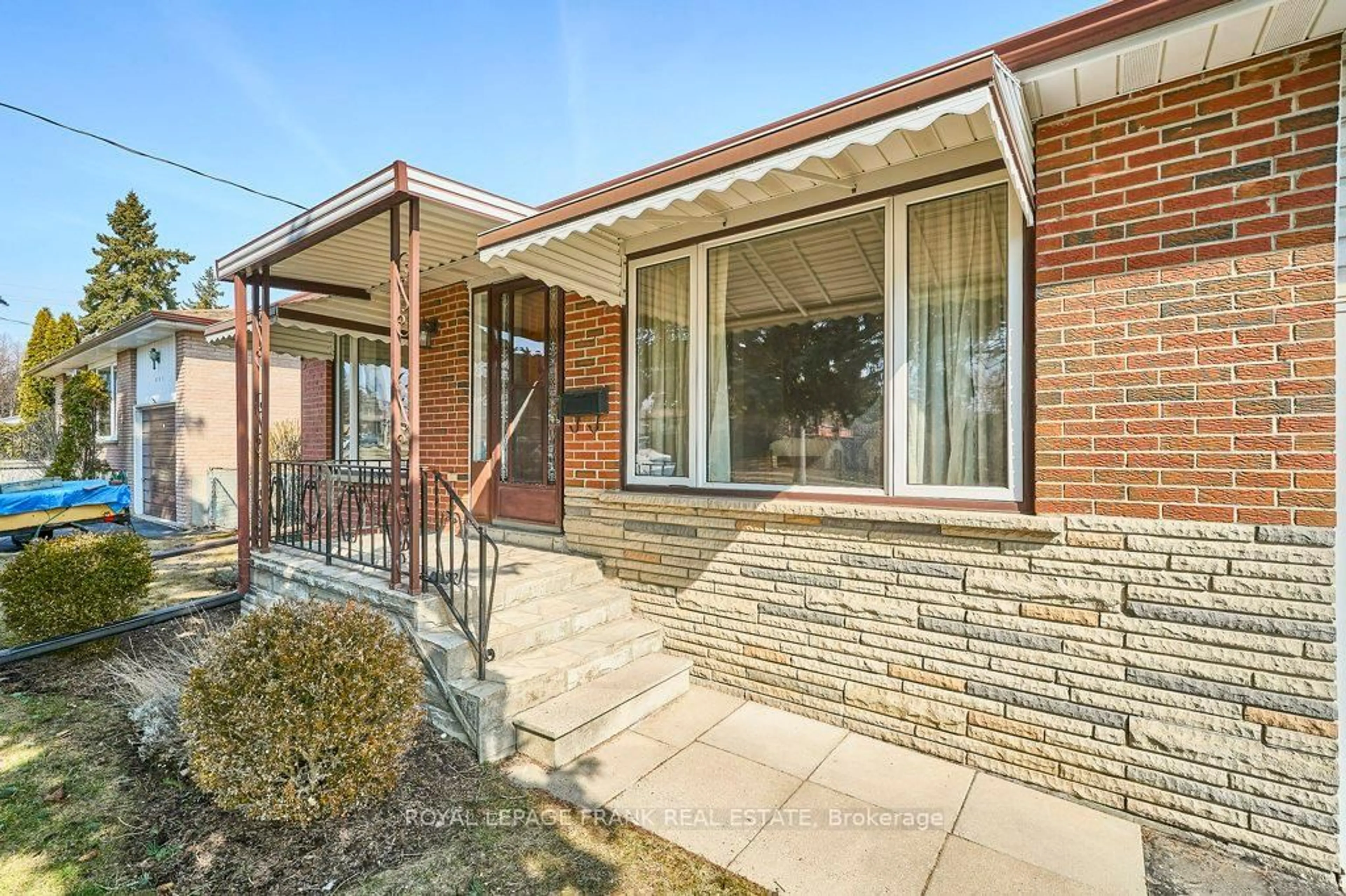 Home with brick exterior material, street for 641 Park Rd, Oshawa Ontario L1J 5Y8