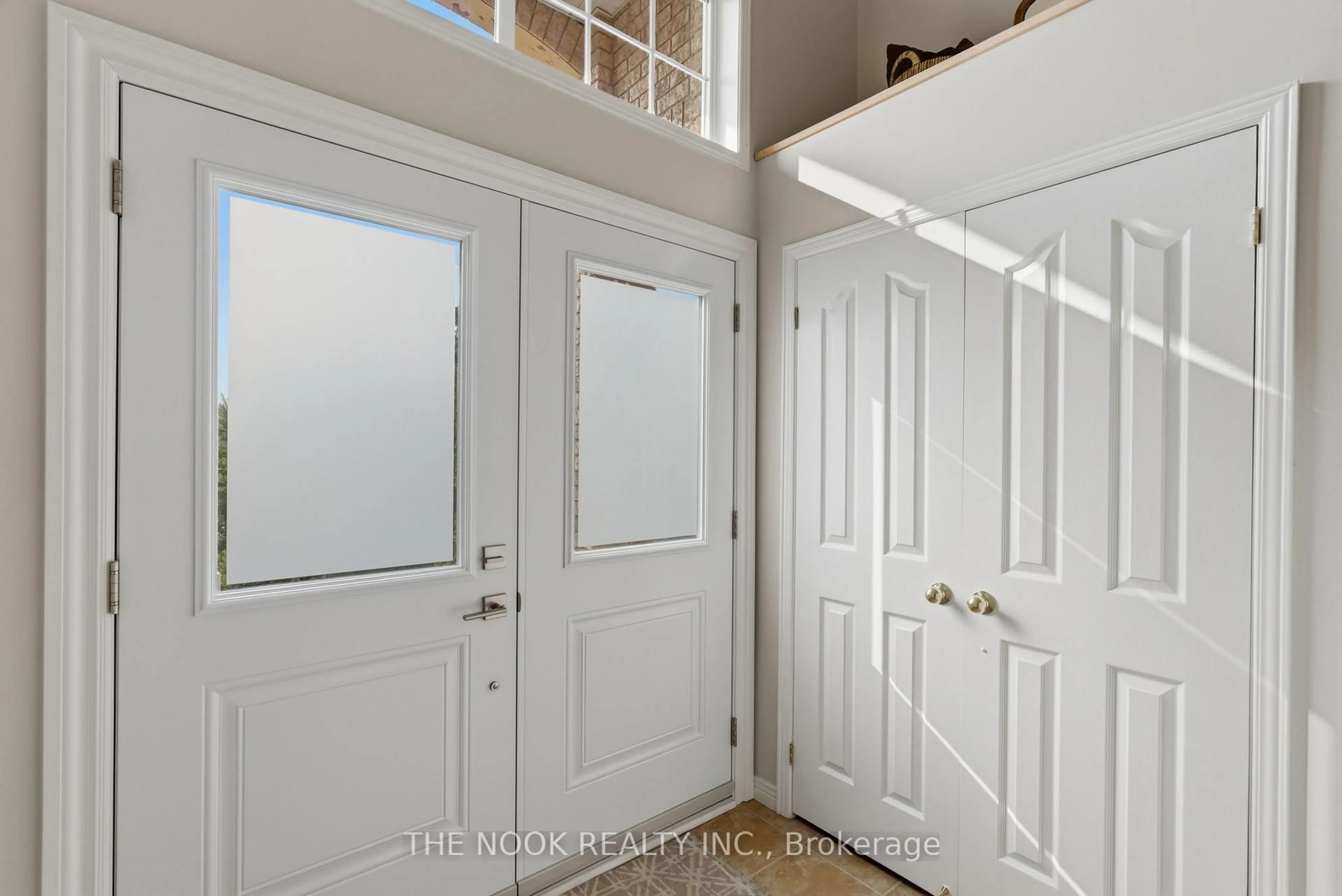 Indoor entryway for 1461 Greenvalley Tr, Oshawa Ontario L1K 2N6