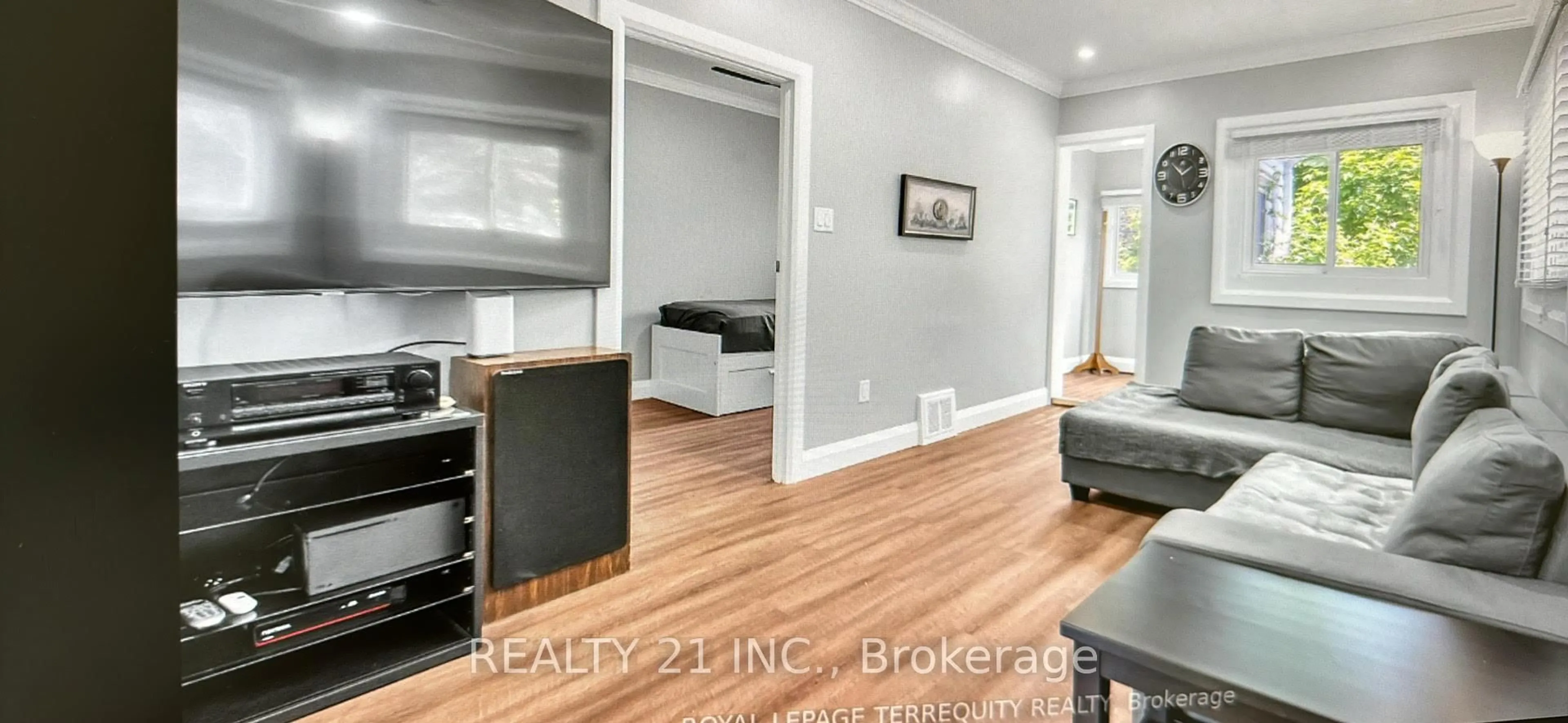 Open concept kitchen, wood/laminate floor for 60 Phillip Ave, Toronto Ontario M1N 3R2