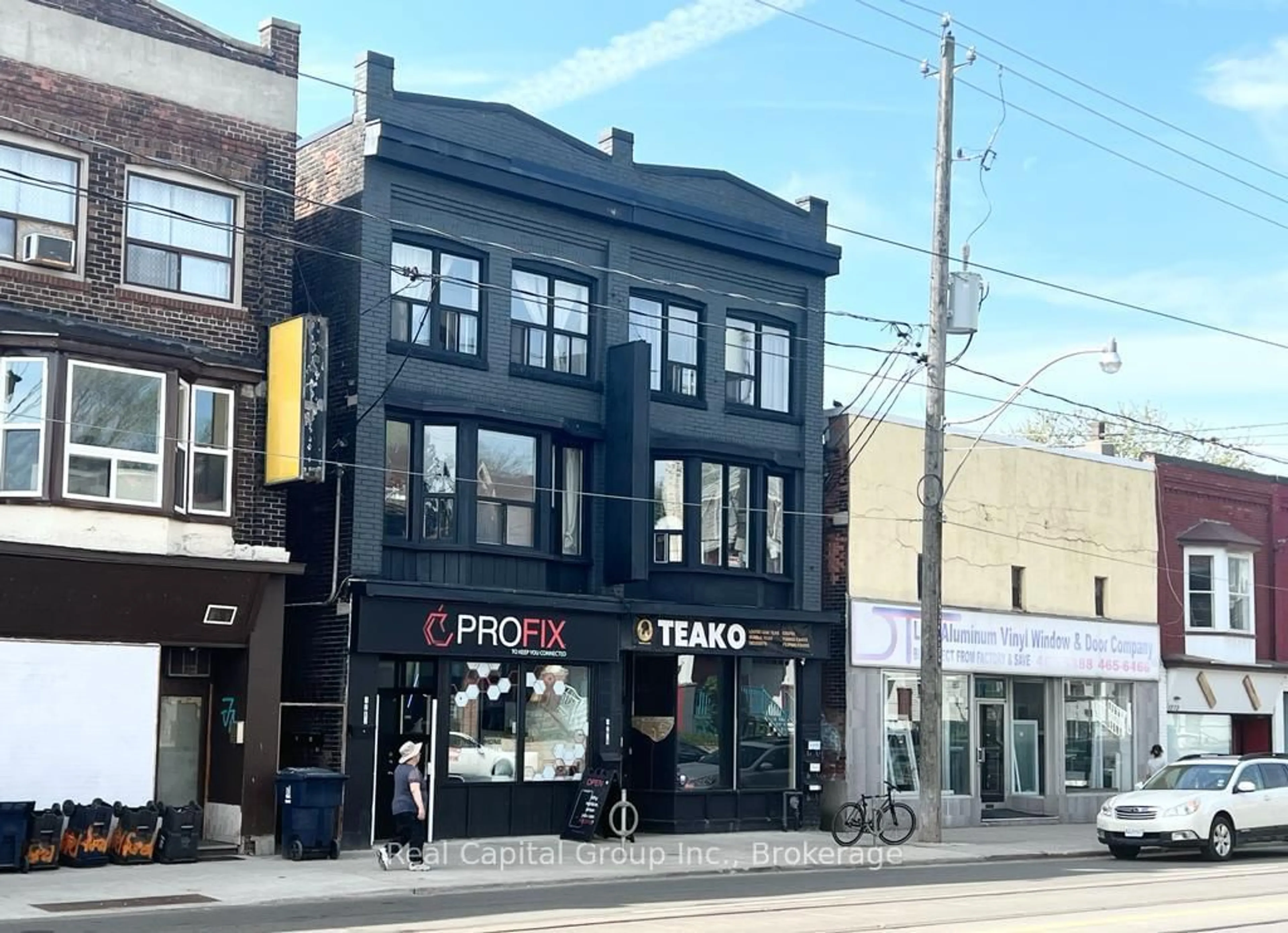 Patio, street for 1279-1281 Gerrard St, Toronto Ontario M4L 1Y5