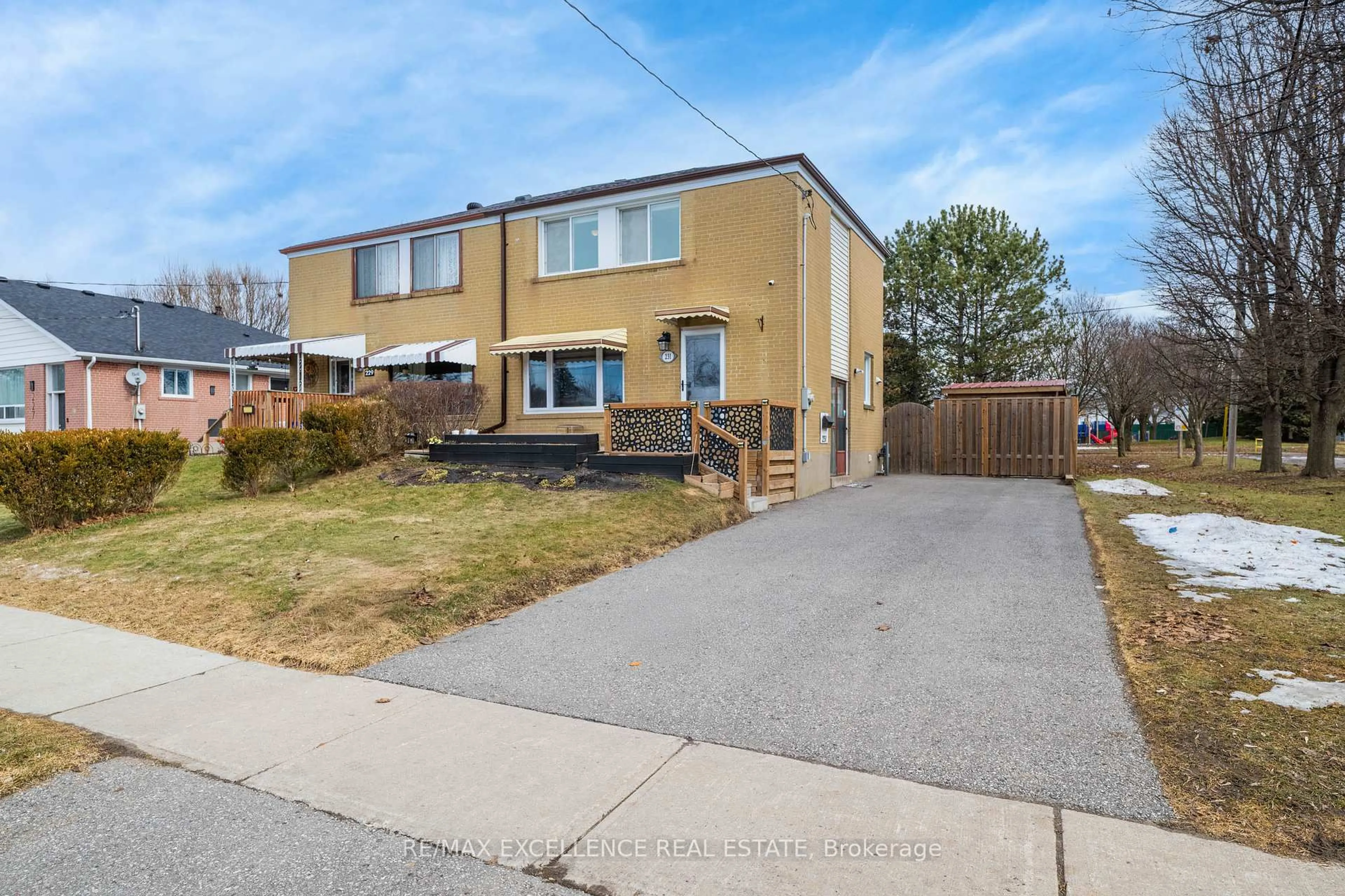 Unknown for 231 Rosedale Dr, Whitby Ontario L1N 1Z2