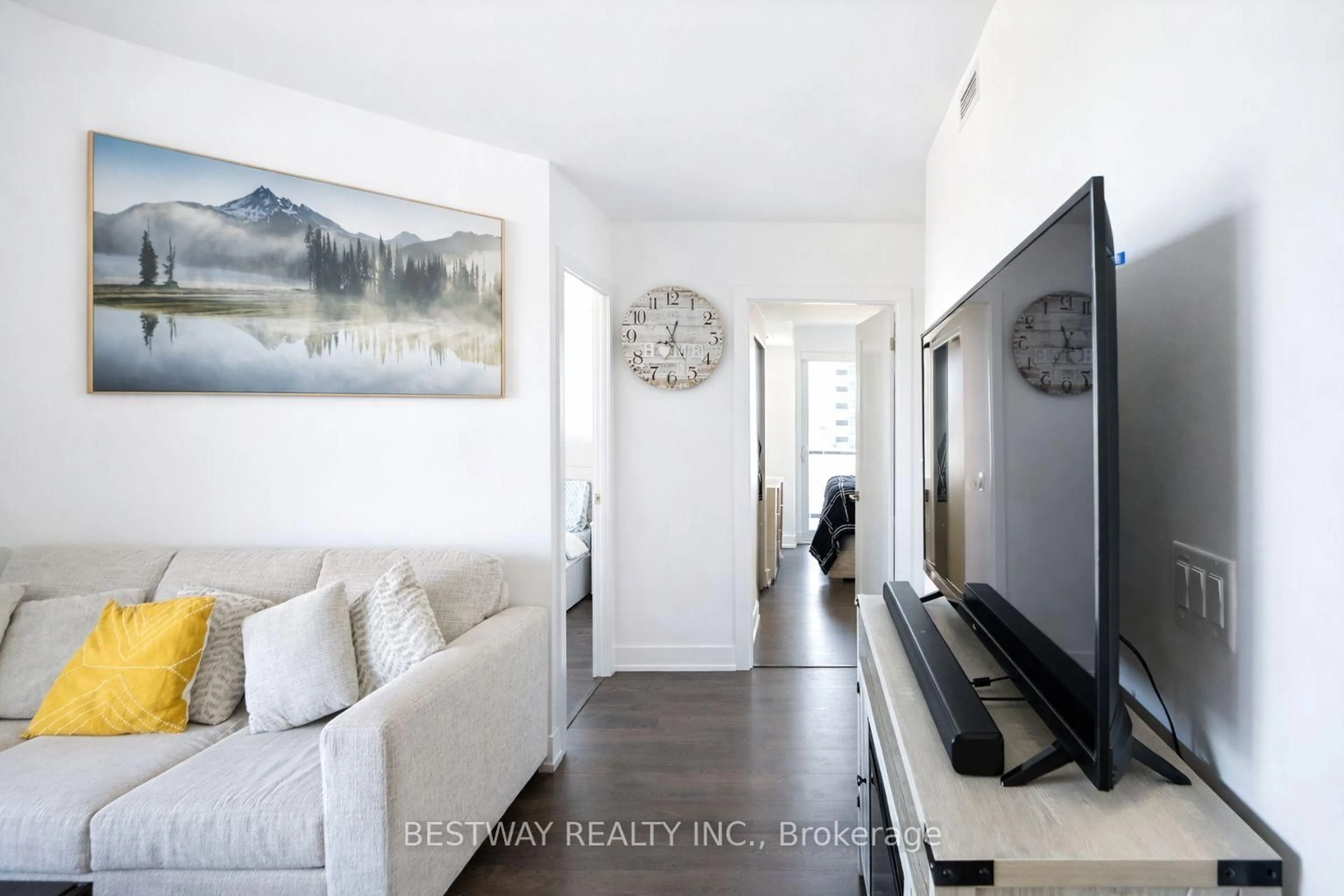 Indoor entryway for 2550 Simcoe St #607, Oshawa Ontario L1L 0R5