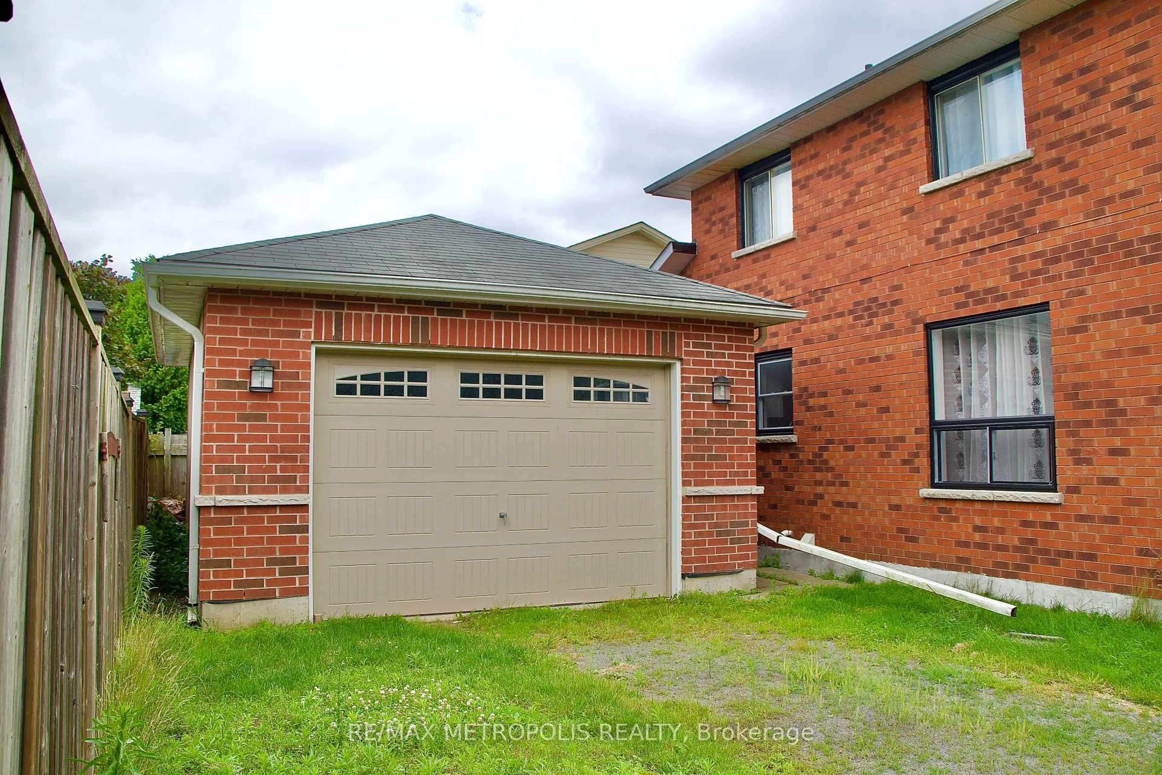 Unknown for 1405 Manitou Dr, Oshawa Ontario L1G 7R2