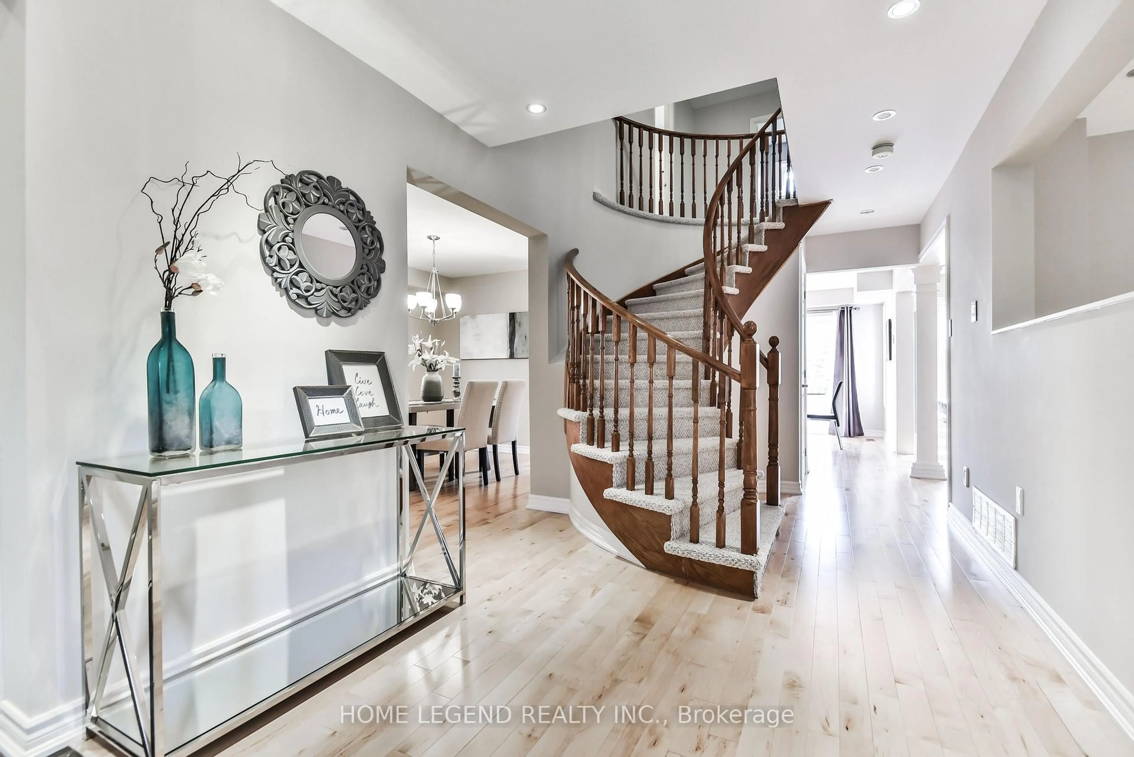 Indoor entryway for 3 Gandy Crt, Ajax Ontario L1T 3T7