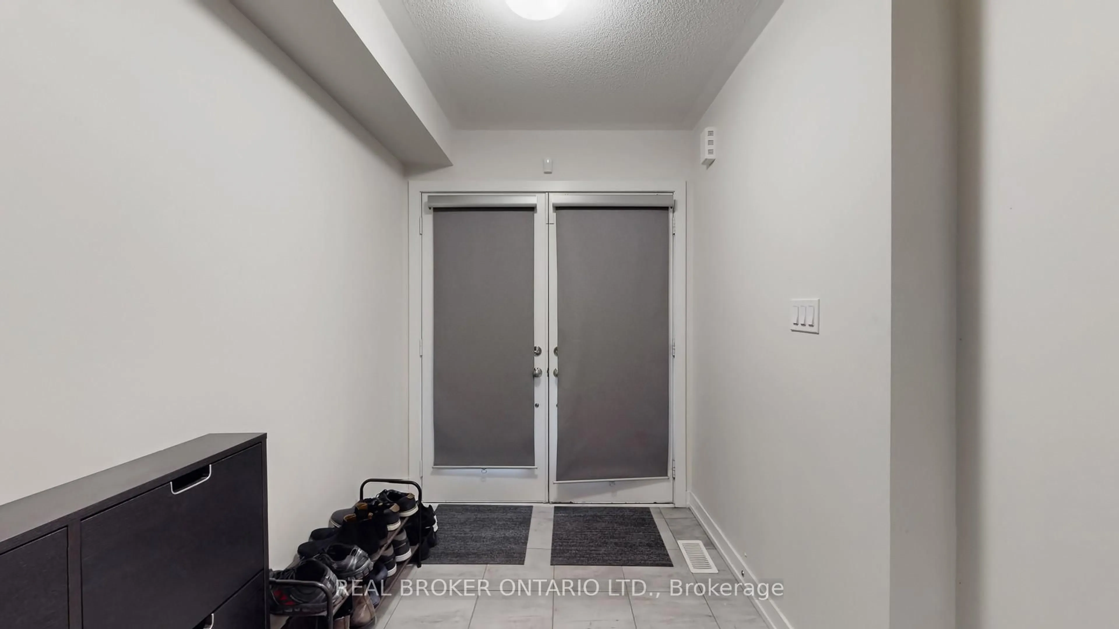 Unknown for 2508 Castlegate Crossing, Pickering Ontario L1X 0H8