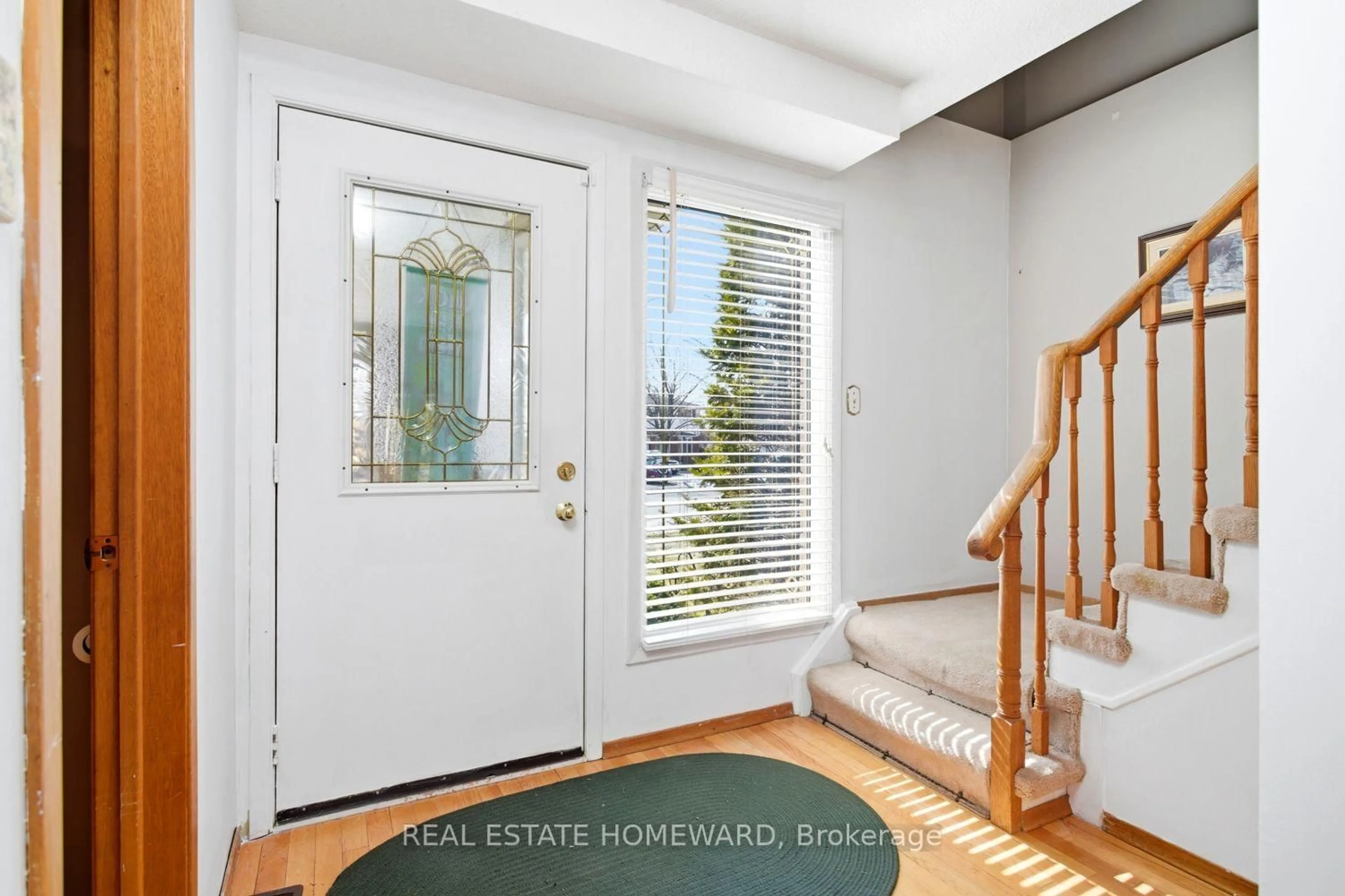 Indoor entryway for 473 Paddington Cres, Oshawa Ontario L1G 7P3