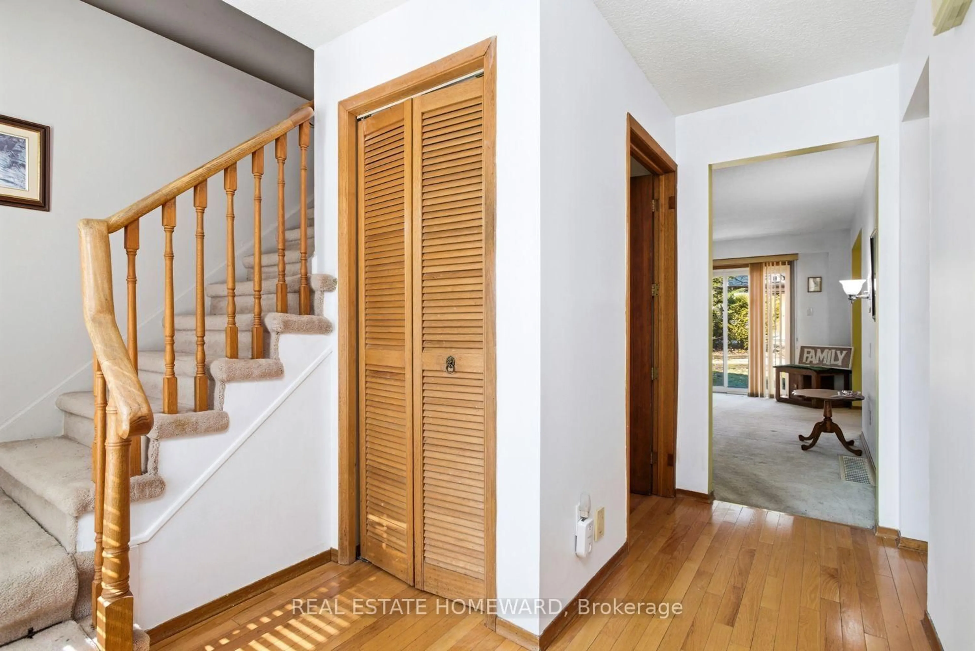 Indoor entryway for 473 Paddington Cres, Oshawa Ontario L1G 7P3