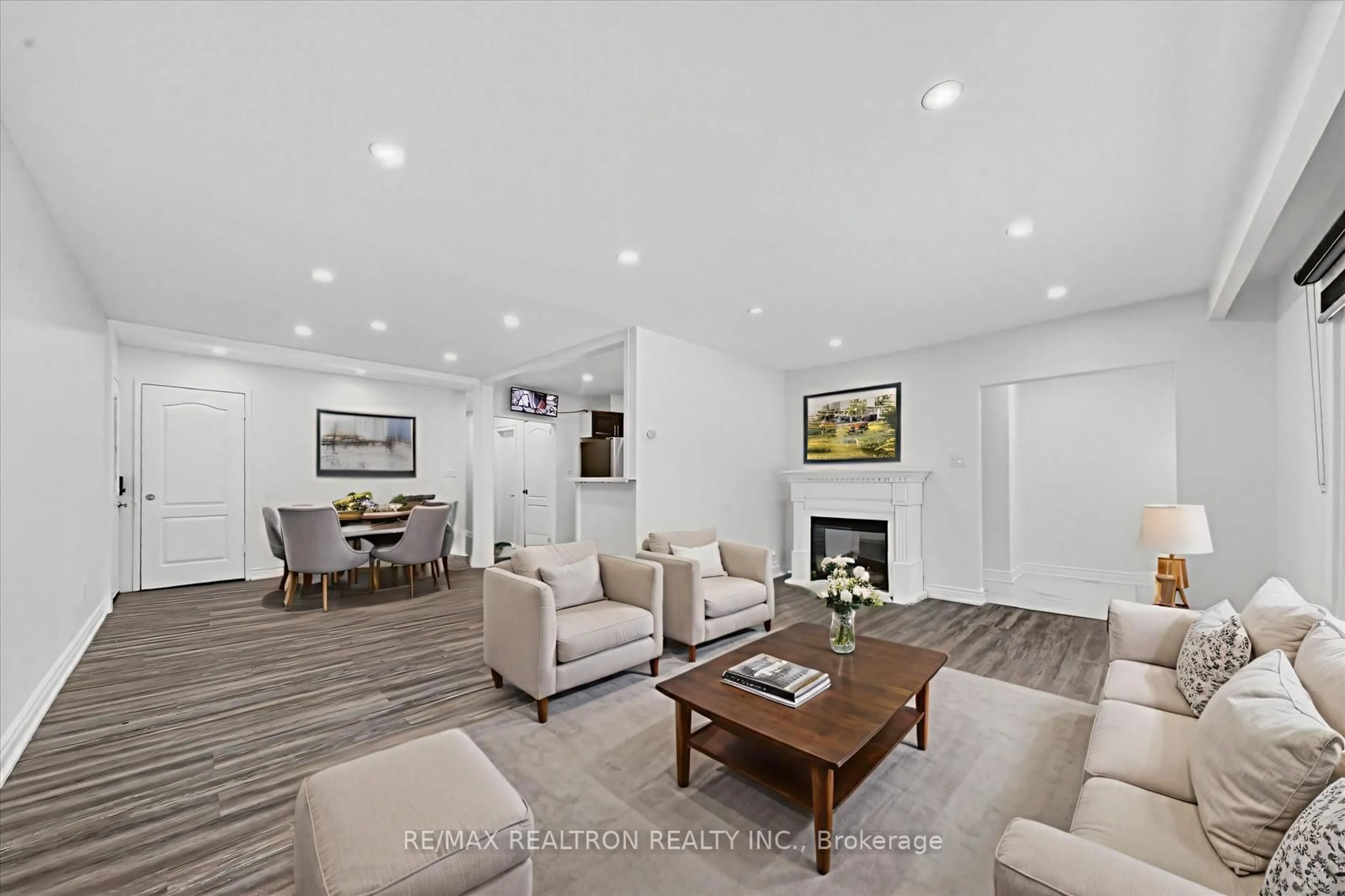 Living room with furniture, unknown for 4 Grovenest Dr, Toronto Ontario M1E 4J3