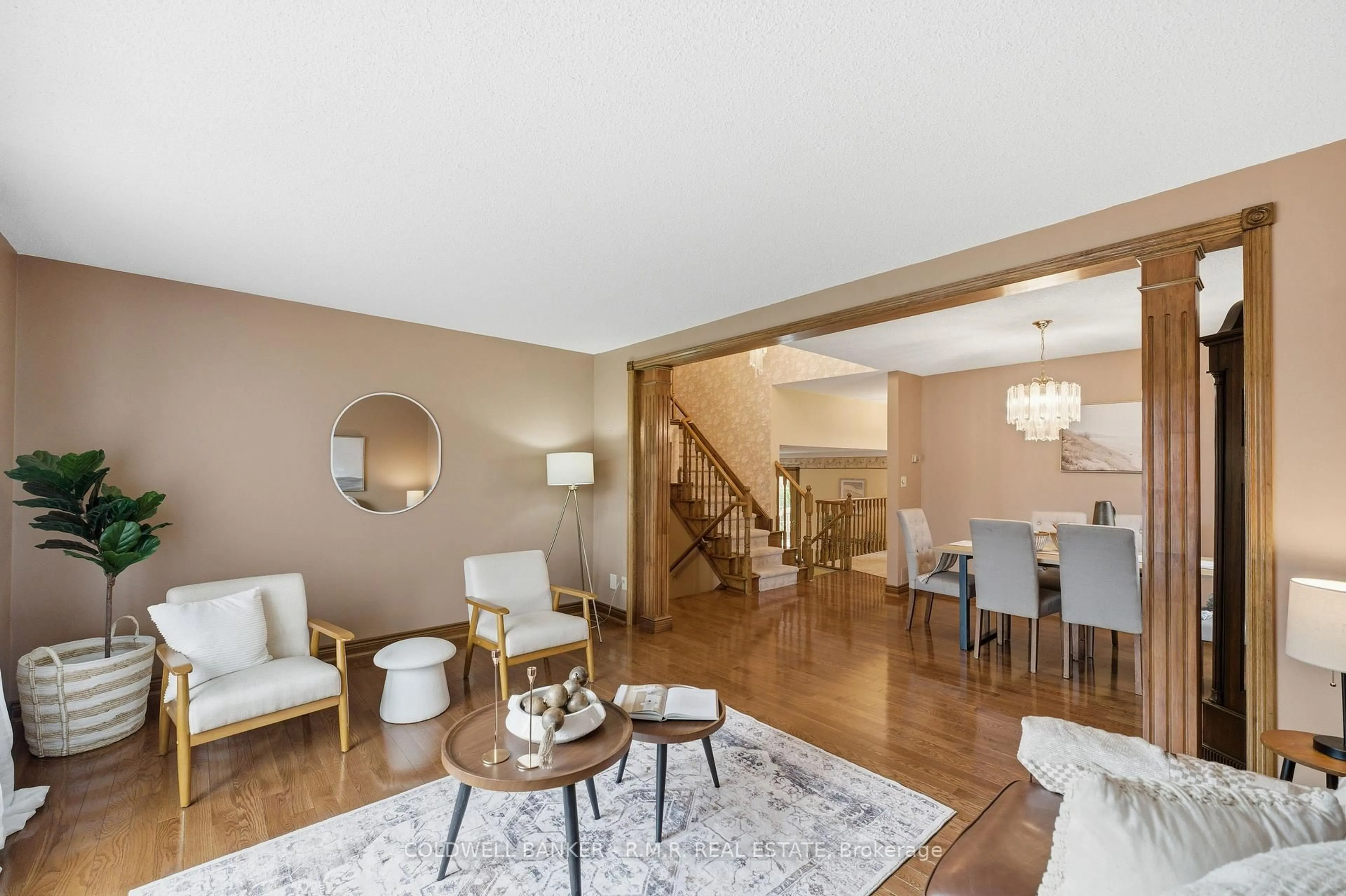 Living room with furniture, unknown for 118 Waverly St, Oshawa Ontario L1J 8G5