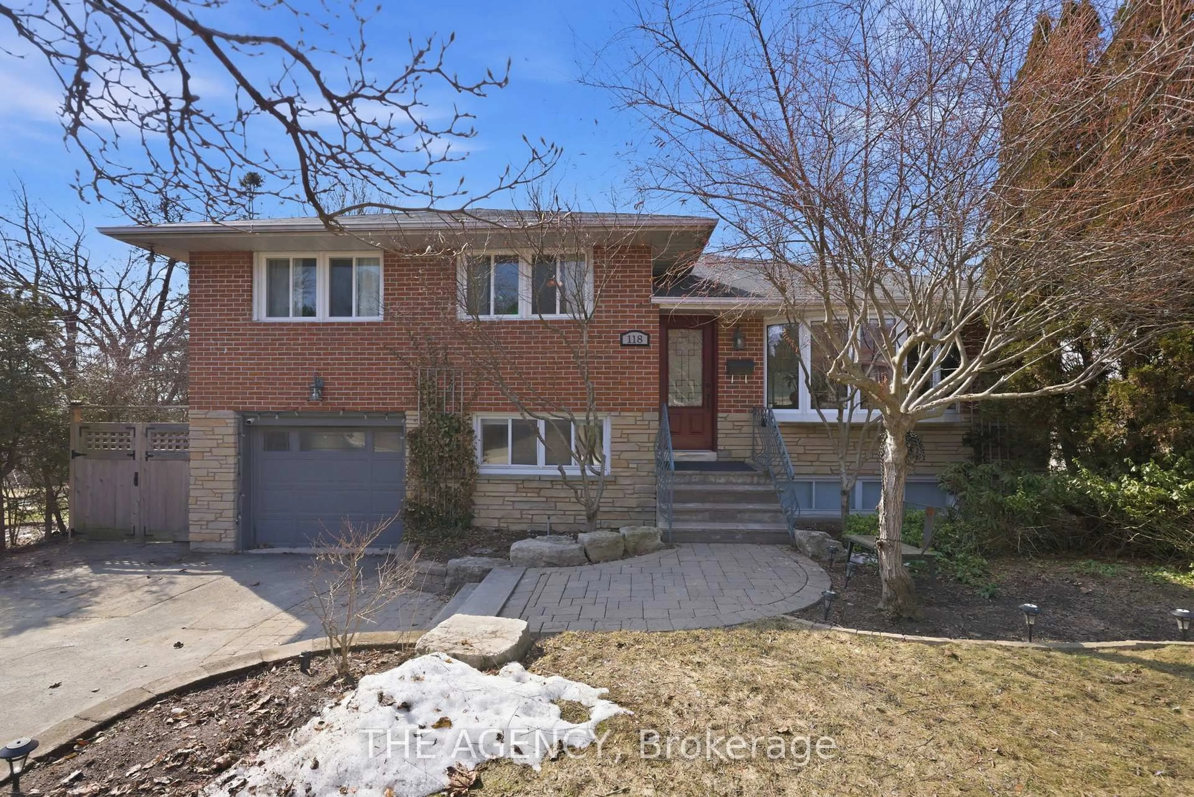 Home with brick exterior material, street for 118 Applewood Cres, Whitby Ontario L1N 2E7