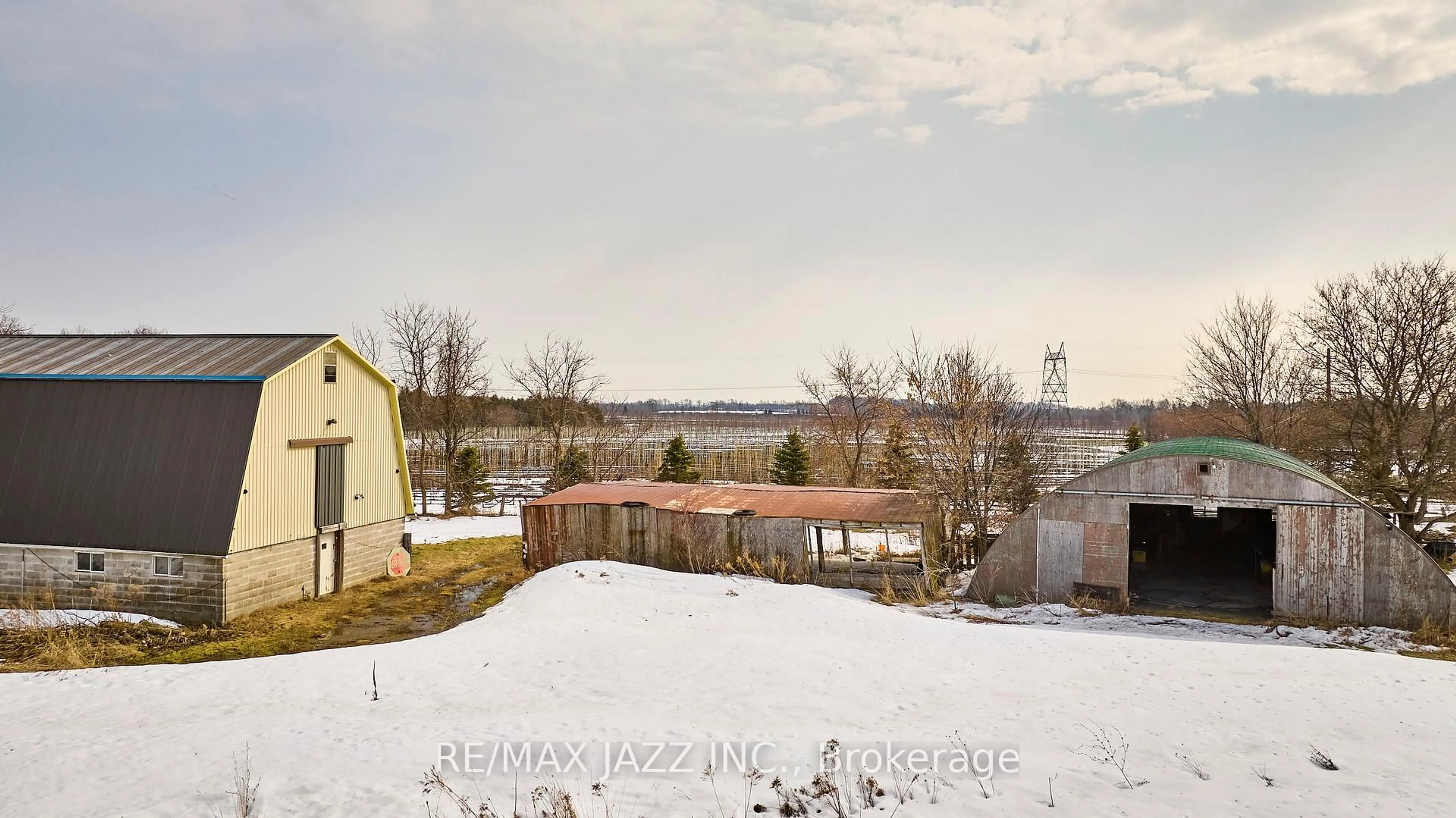A pic from outside/outdoor area/front of a property/back of a property/a pic from drone, unknown for 8795 Baldwin St, Whitby Ontario L0B 1A0