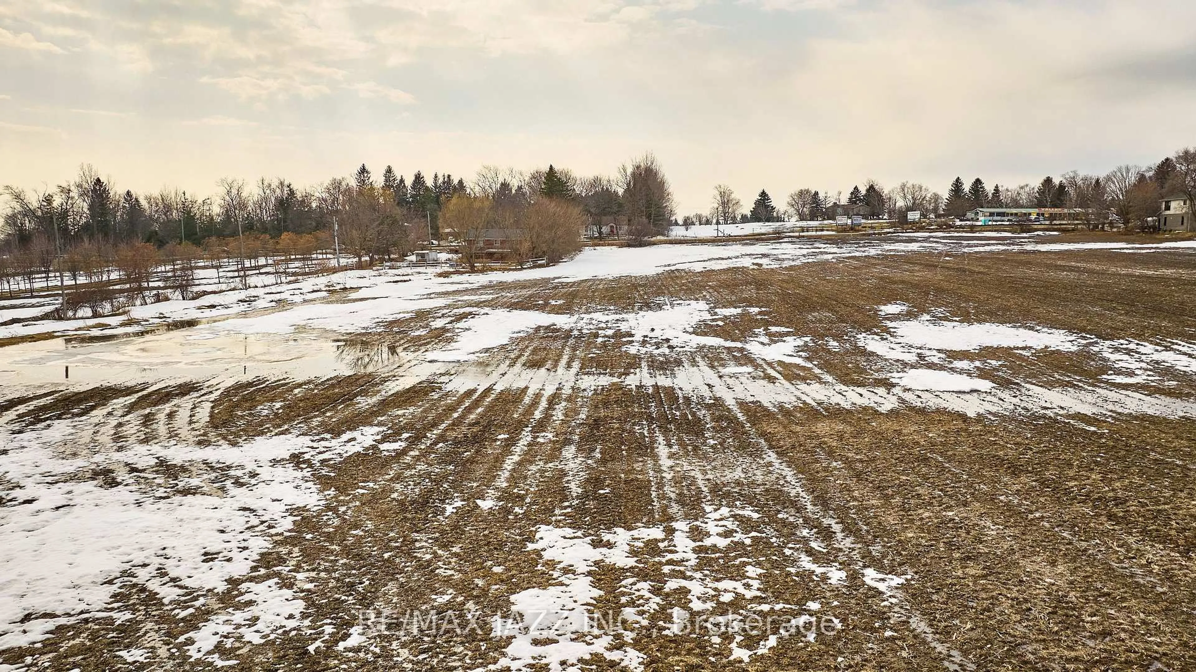 A pic from outside/outdoor area/front of a property/back of a property/a pic from drone, unknown for 8795 Baldwin St, Whitby Ontario L0B 1A0